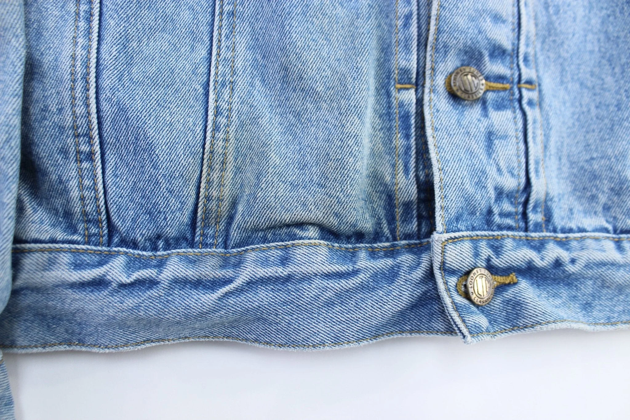 1997 Warner Bros Embroidered Tas Las Vegas Denim Jacket - Image 4