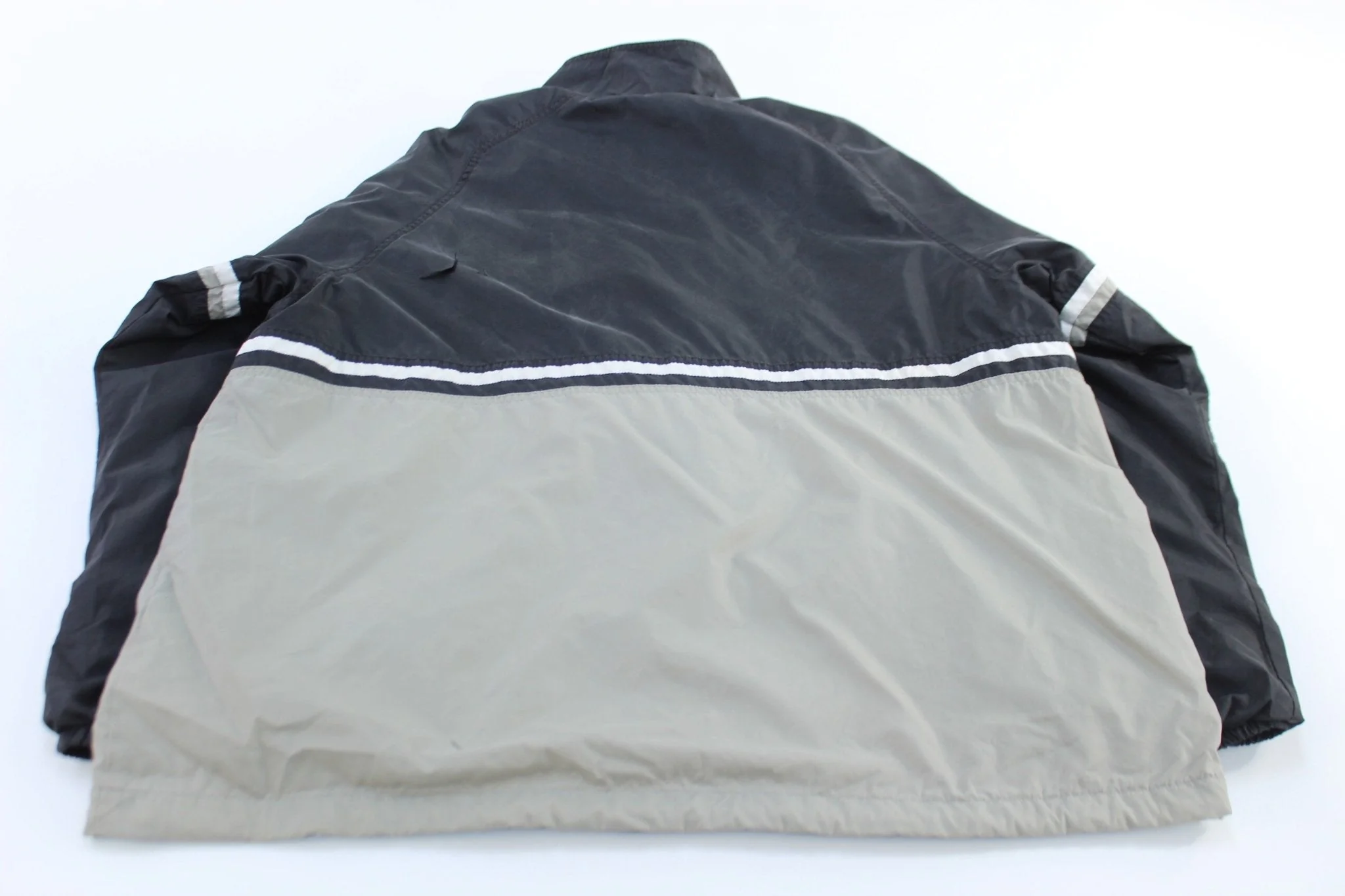2000s Nike Embroidered Logo Grey, Black, & White Zip Up Jacket - Image 2