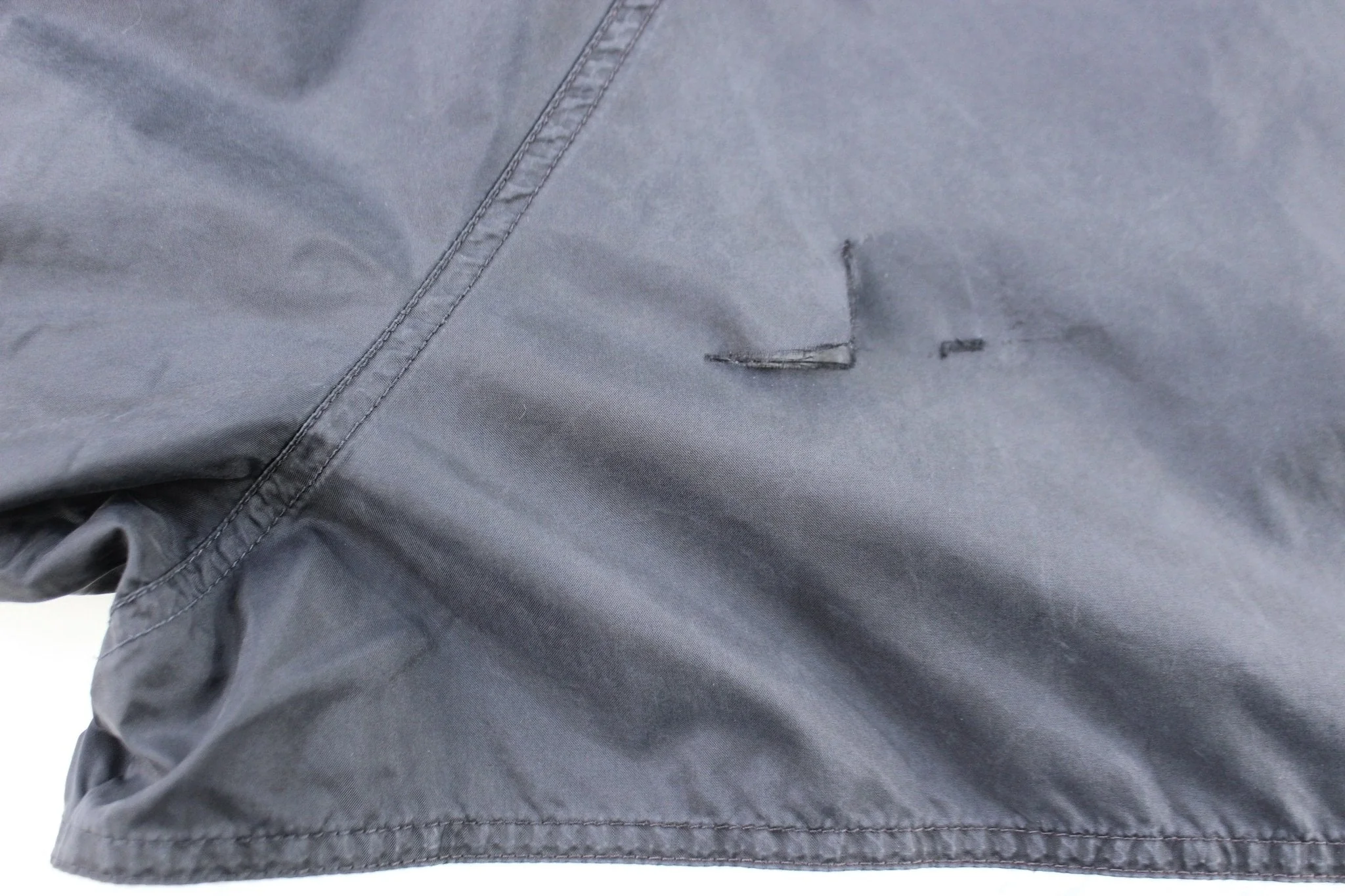 2000s Nike Embroidered Logo Grey, Black, & White Zip Up Jacket - Image 4