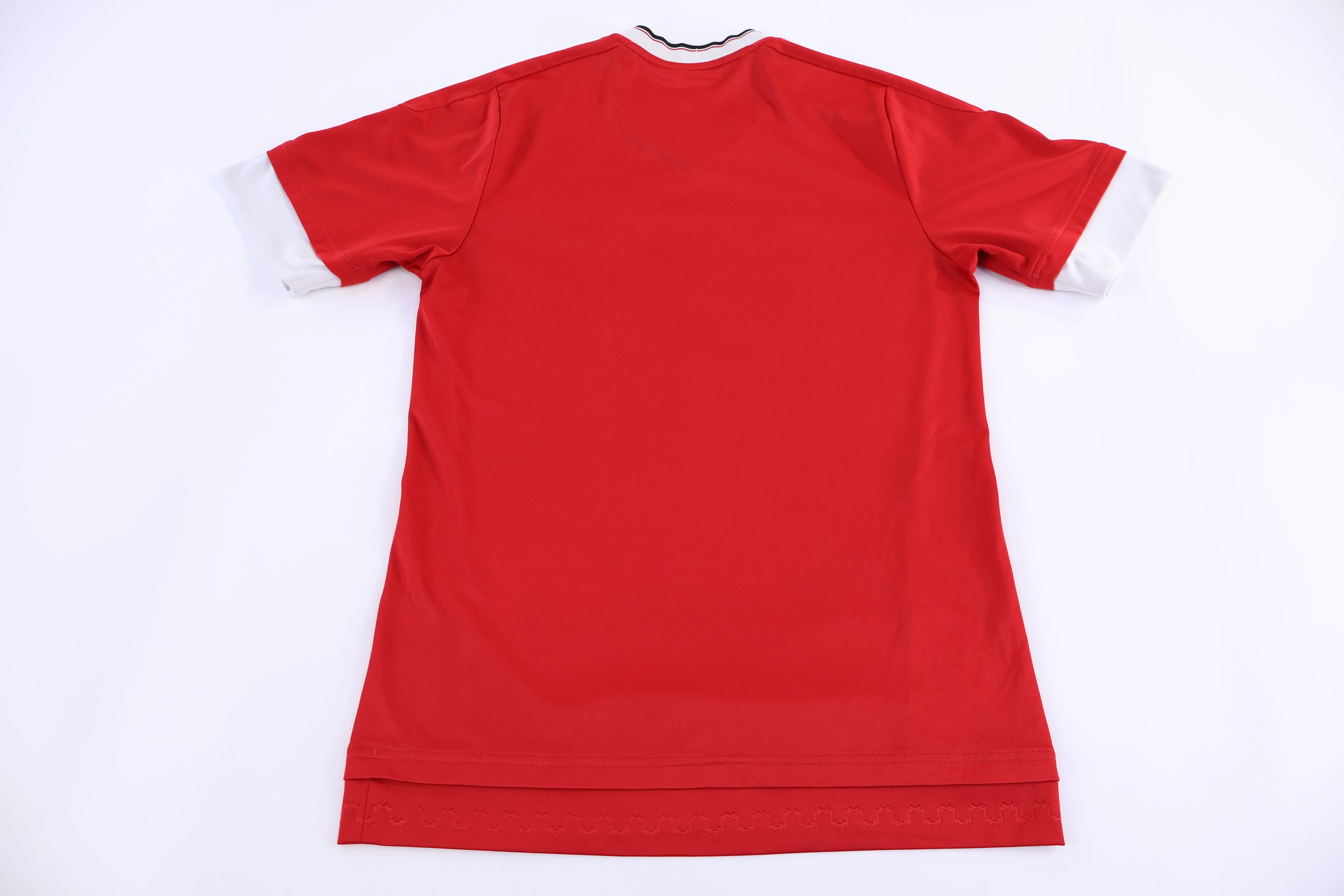 2015/16 Manchester United Soccer Jersey - Image 2