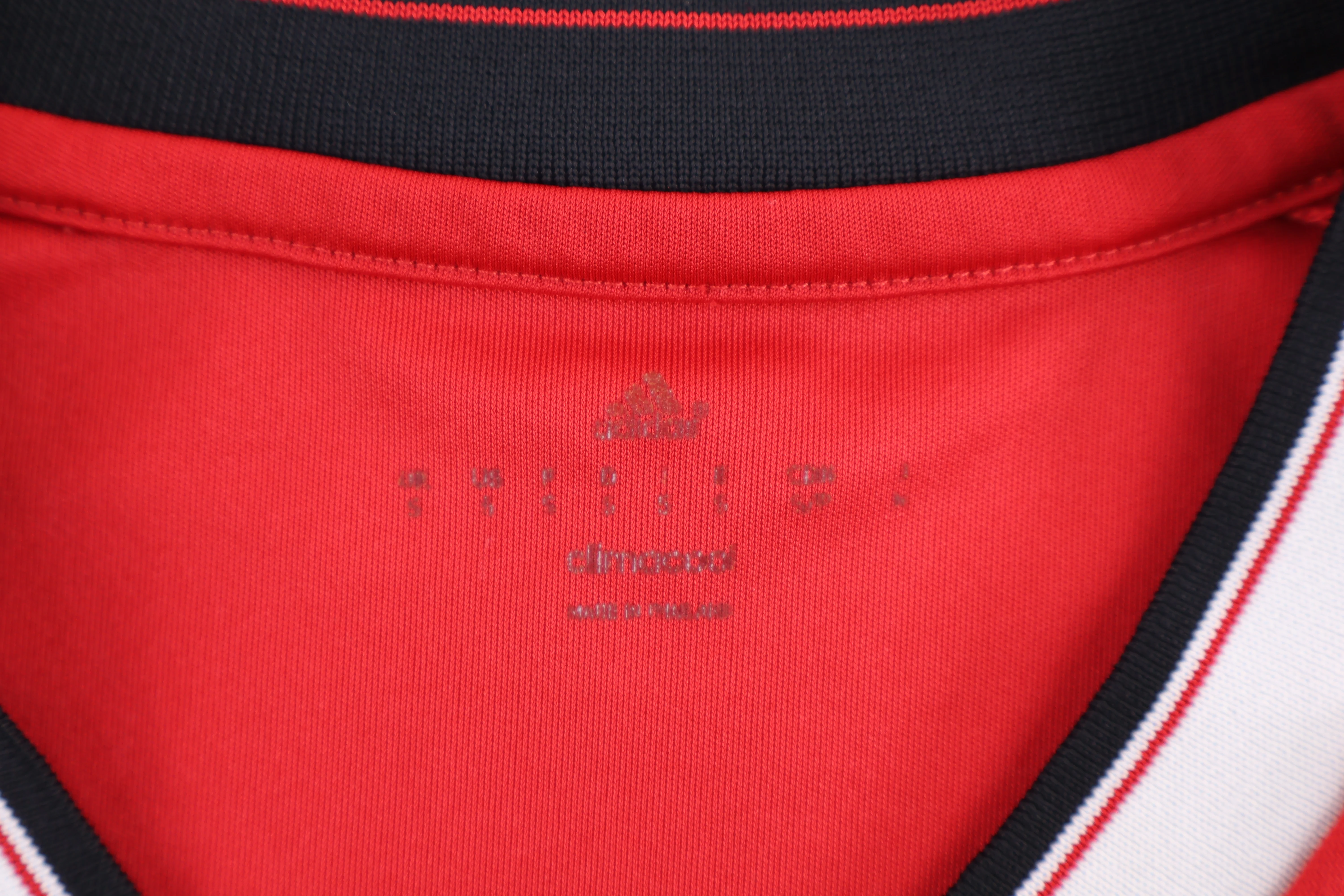 2015/16 Manchester United Soccer Jersey - Image 3