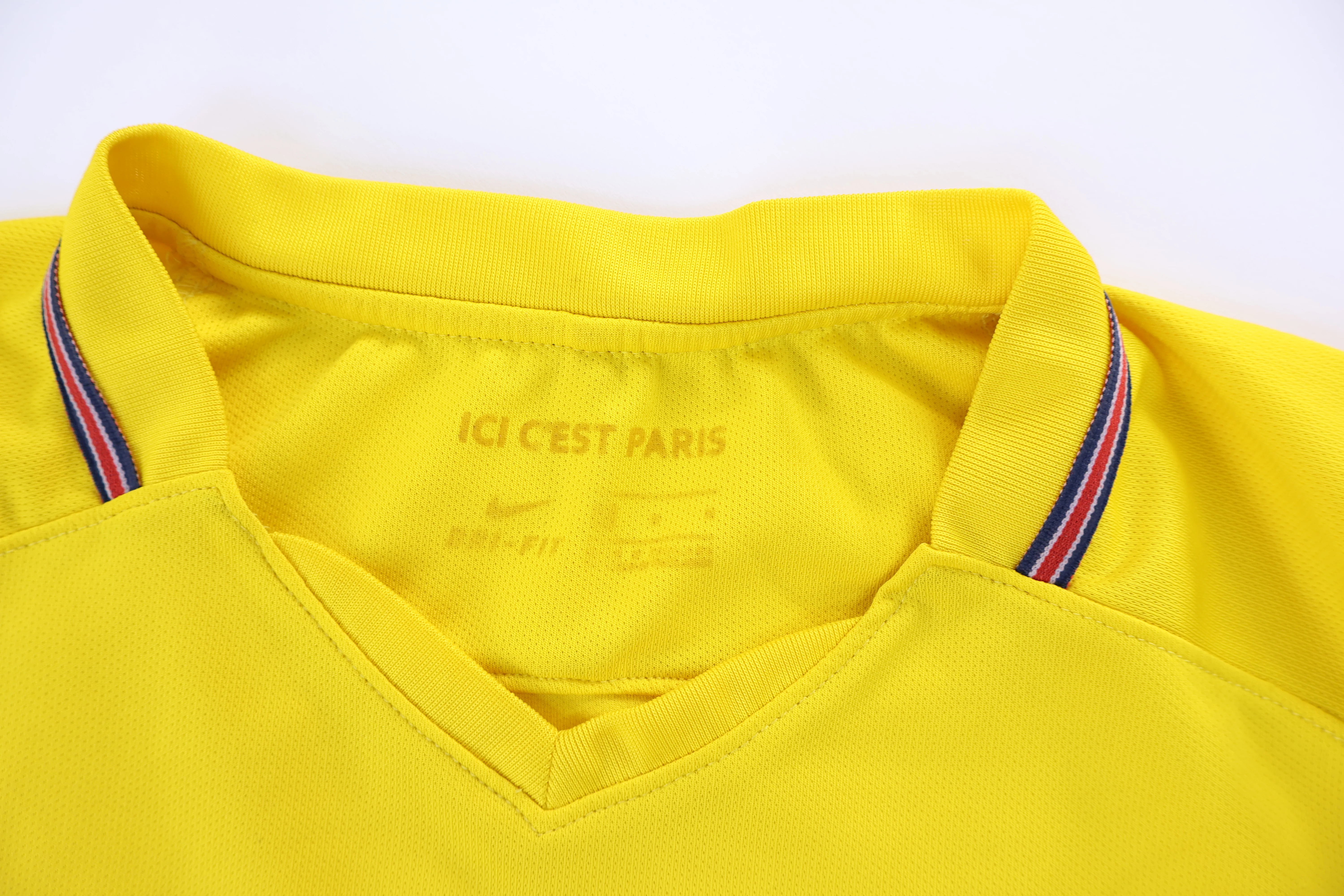 2017/18 Paris Saint Germain Soccer Jersey - Image 4