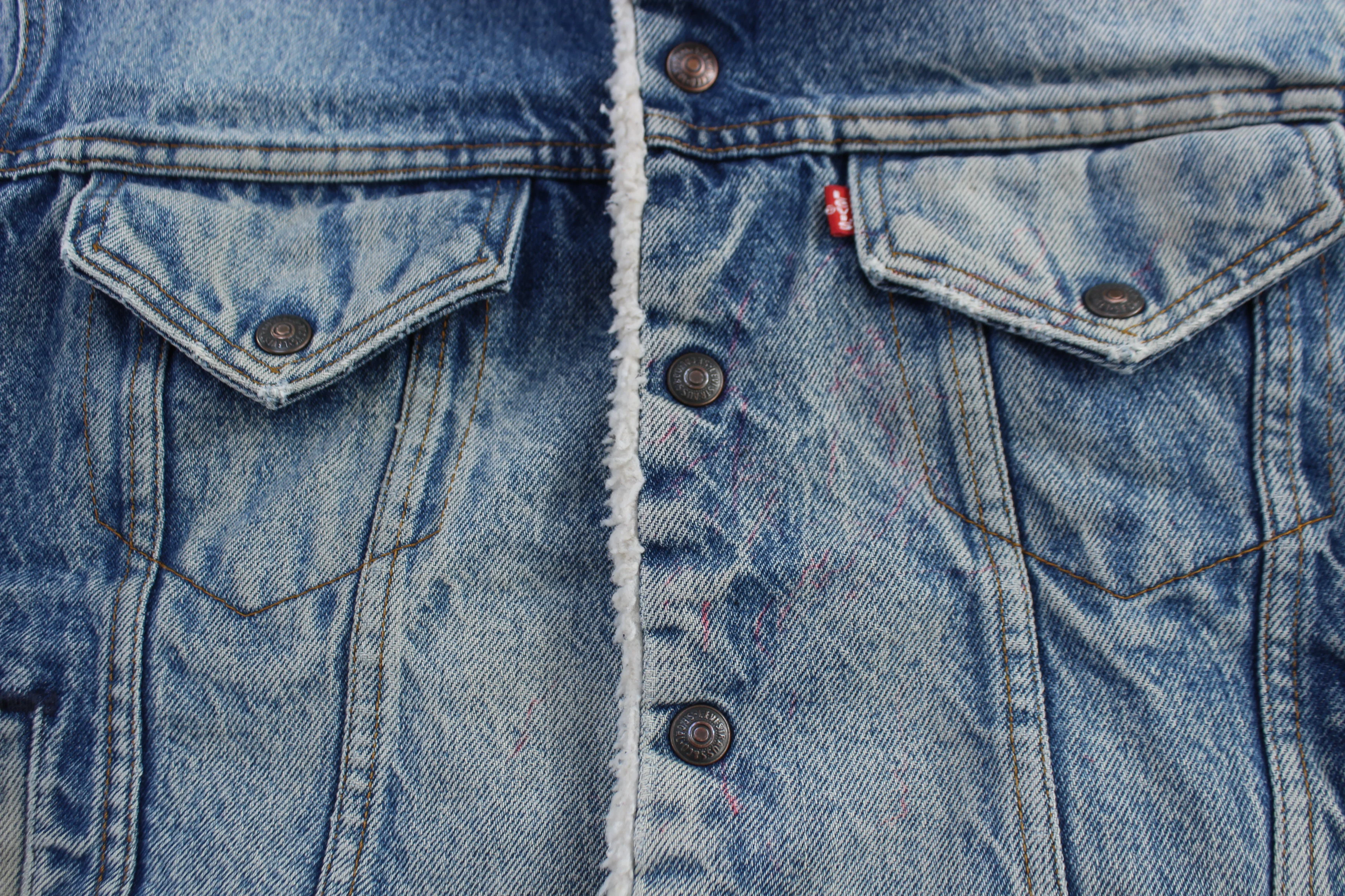 80's Levi's Medium Wash Sherpa Lined Trucker Jacket - Image 3
