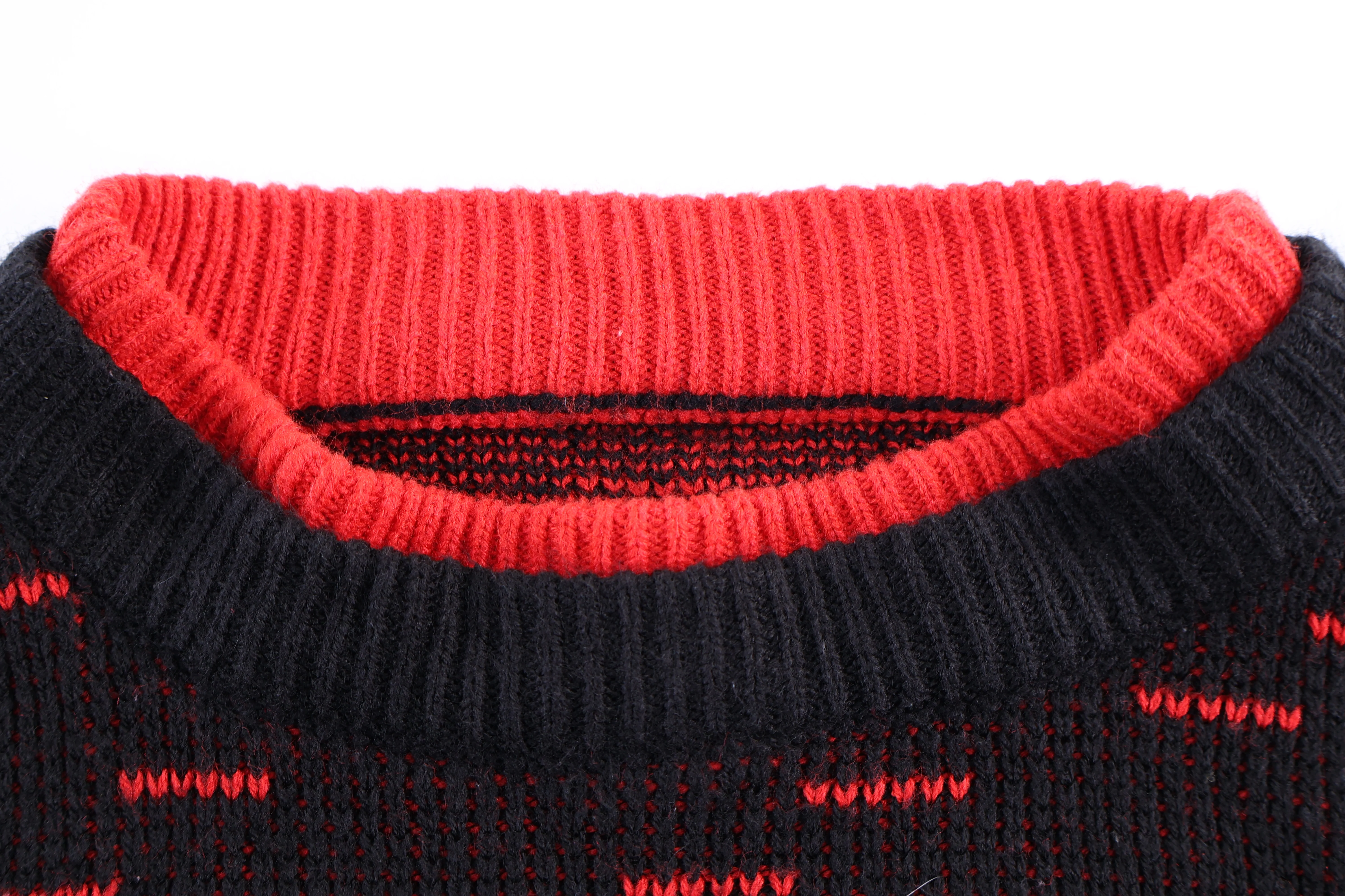 90's Black & Red Multipatterned Knit Sweater - Image 3