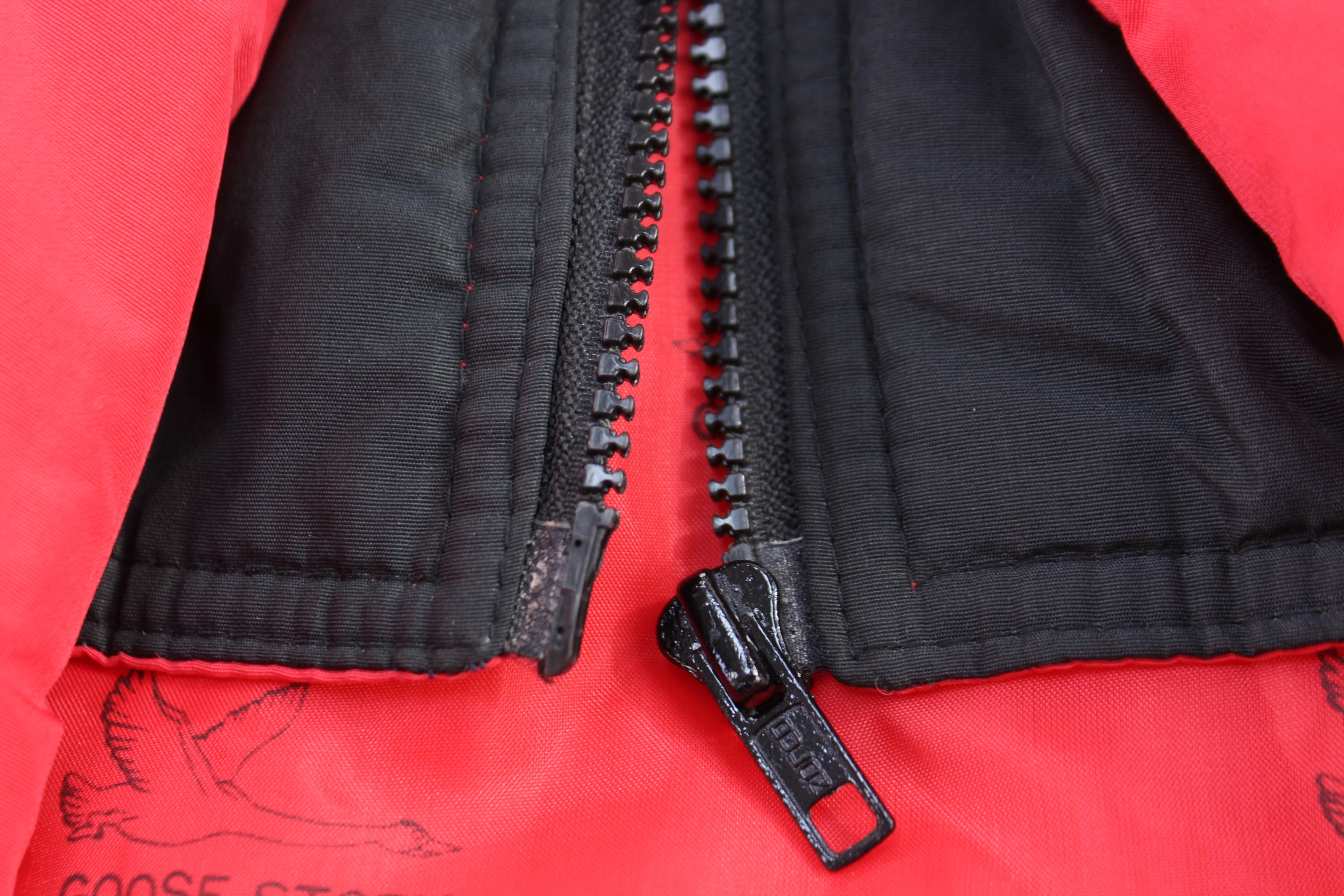 90's Chicago Bulls Basketball Puffer Parka Jacket - Image 3