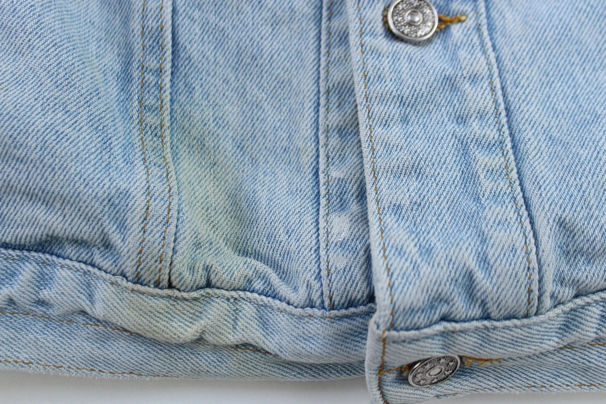 90's GAP Light Wash Denim Trucker Jacket - Image 4