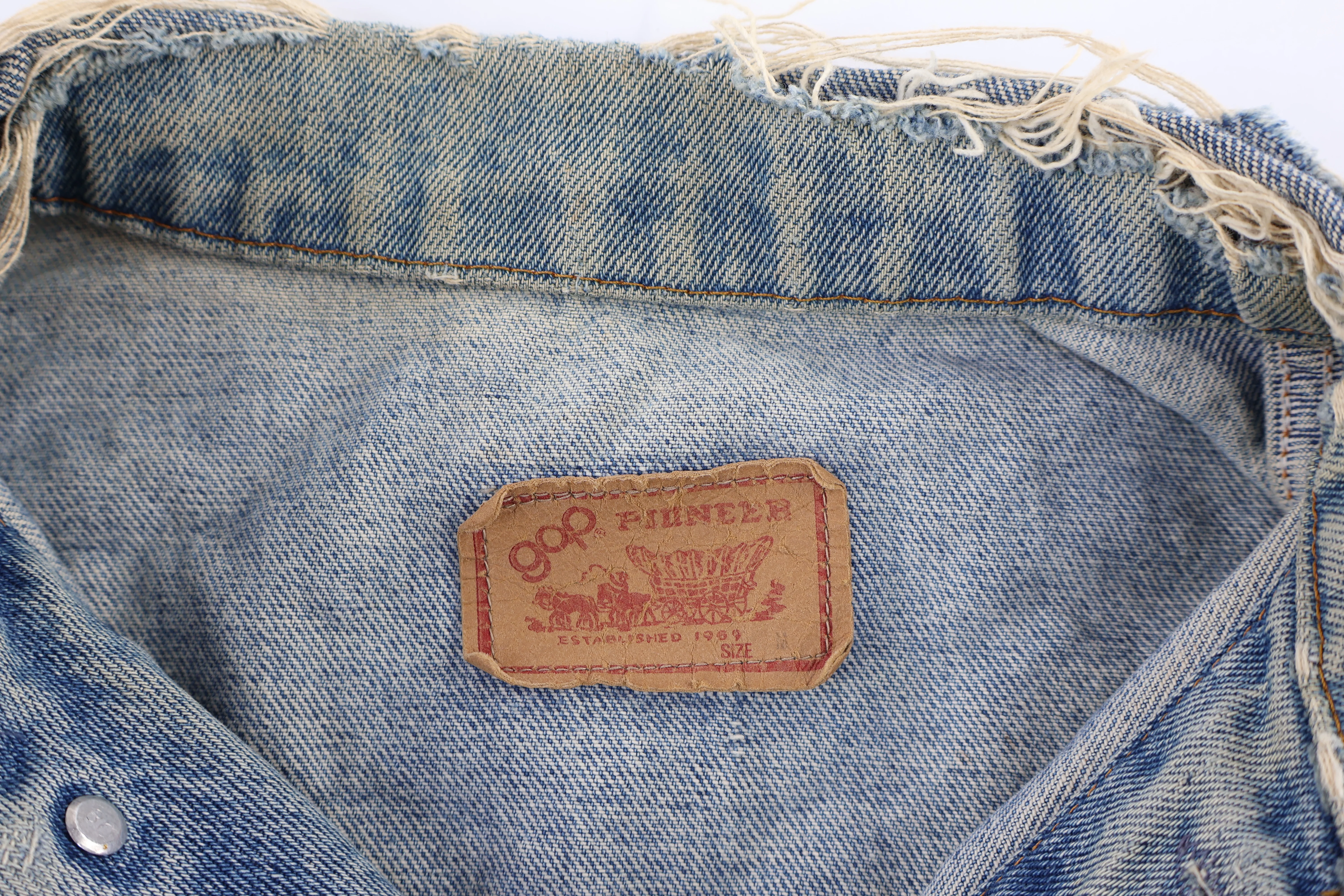 90's GAP Medium Wash Denim Jacket - Image 4