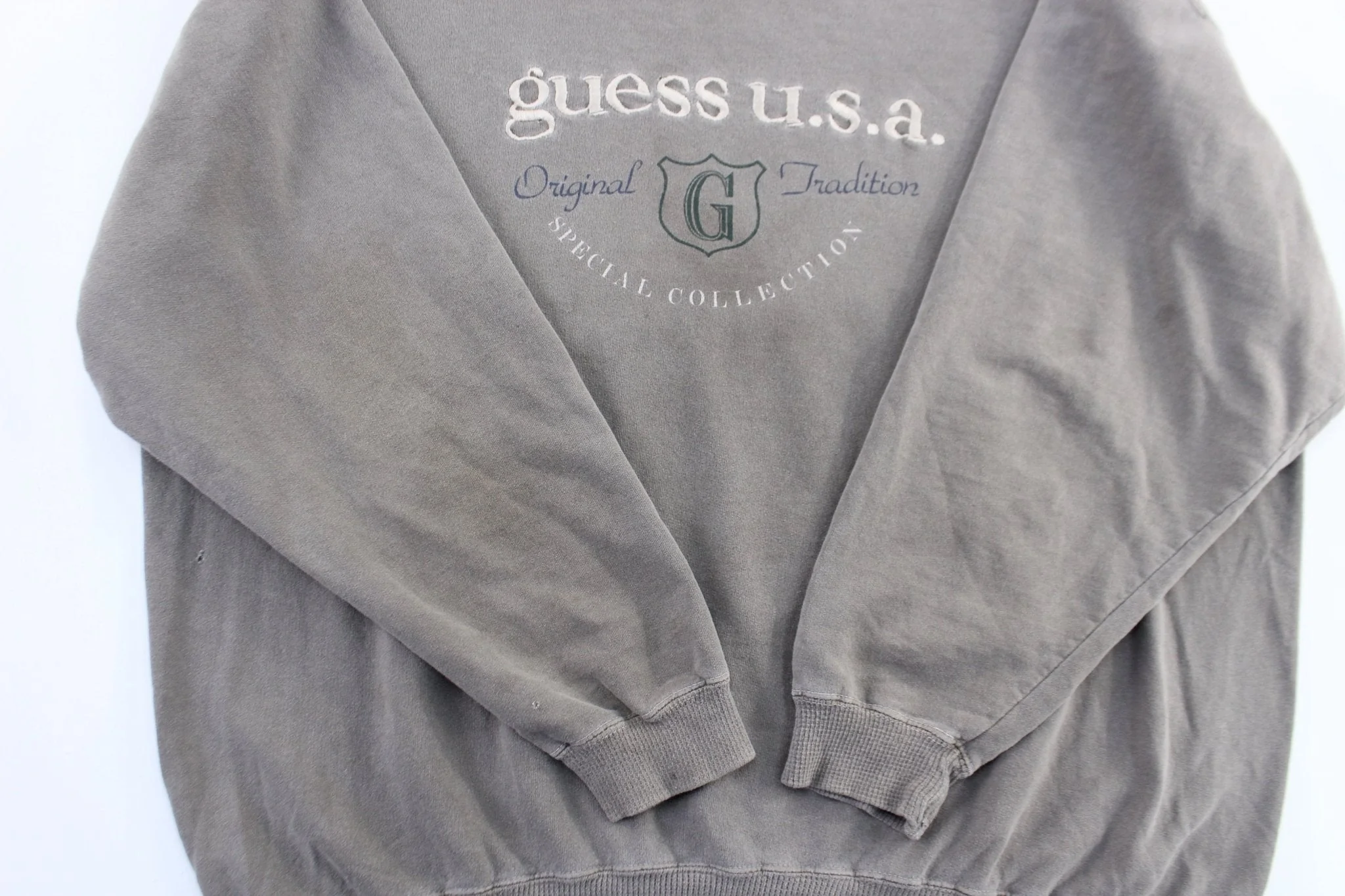 90's Guess U.S.A. Embroidered Grey Sweatshirt - Image 3
