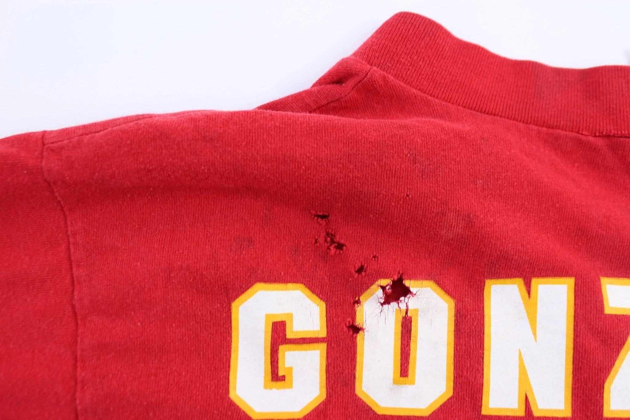 90's Kansas City Chiefs Tony Gonzalez Jersey T-Shirt - Image 5