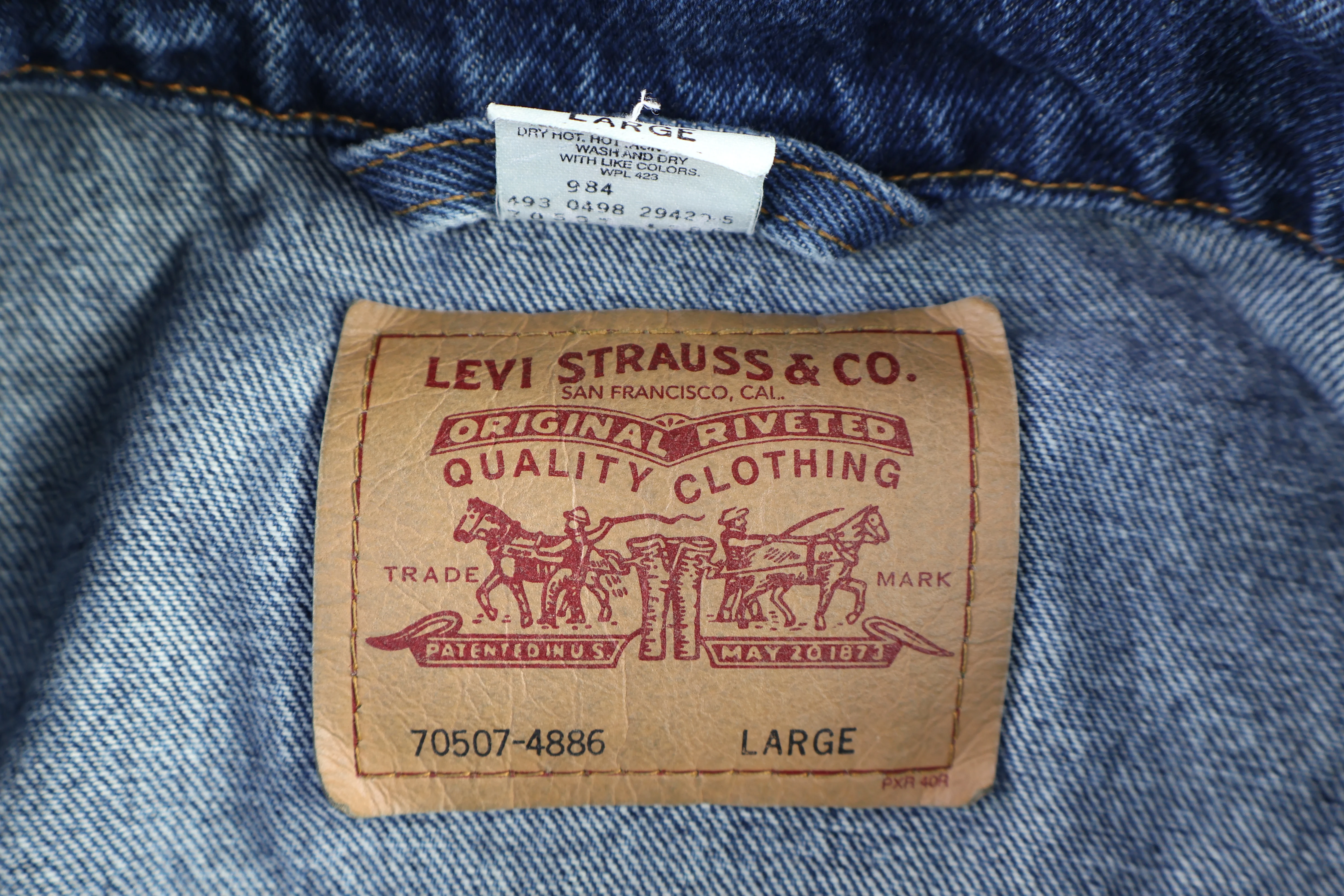 90's Levi's Dark Wash Denim Jacket - Image 3