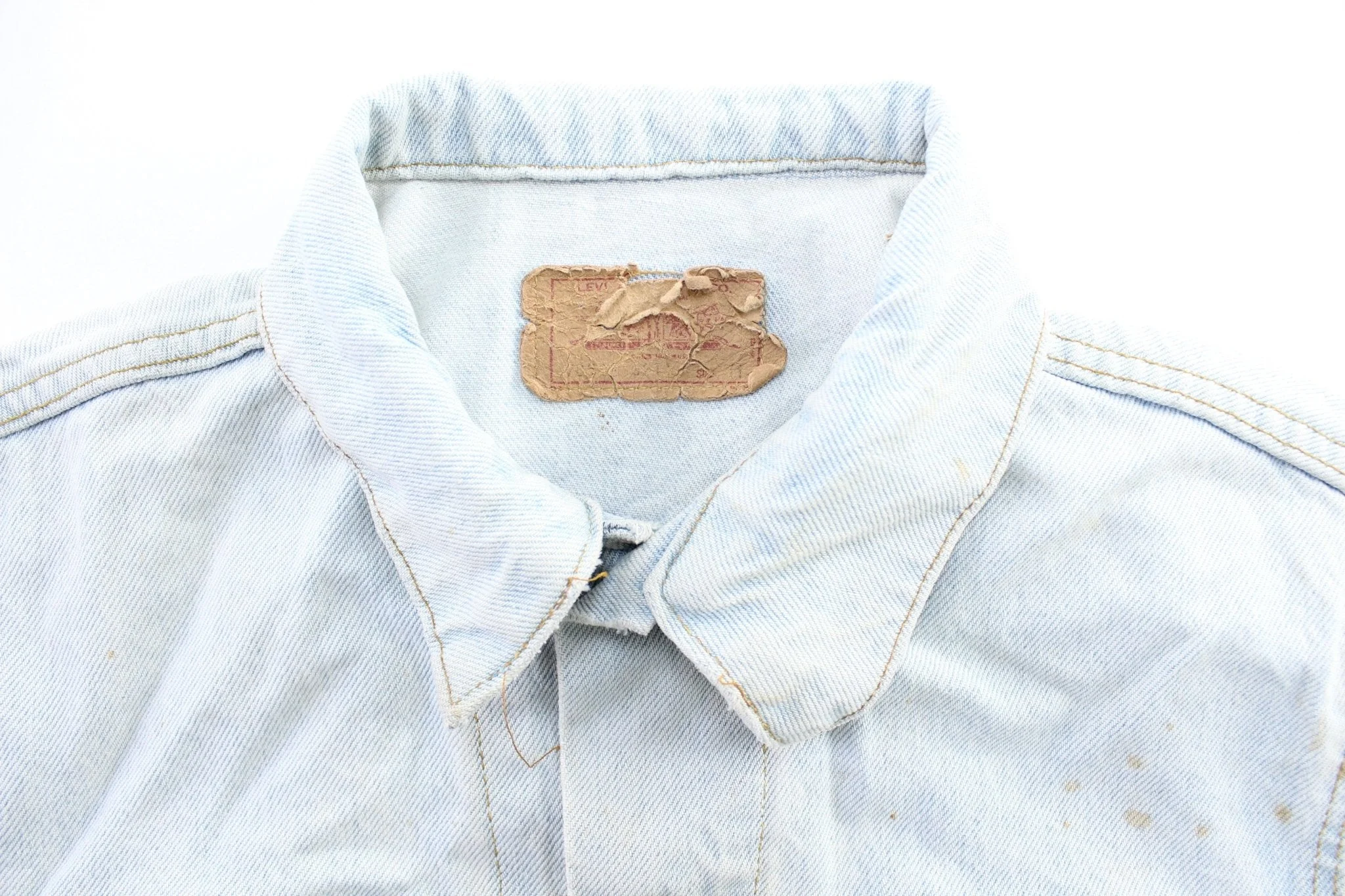 90's Levi's Light Wash Denim Jacket - Image 4