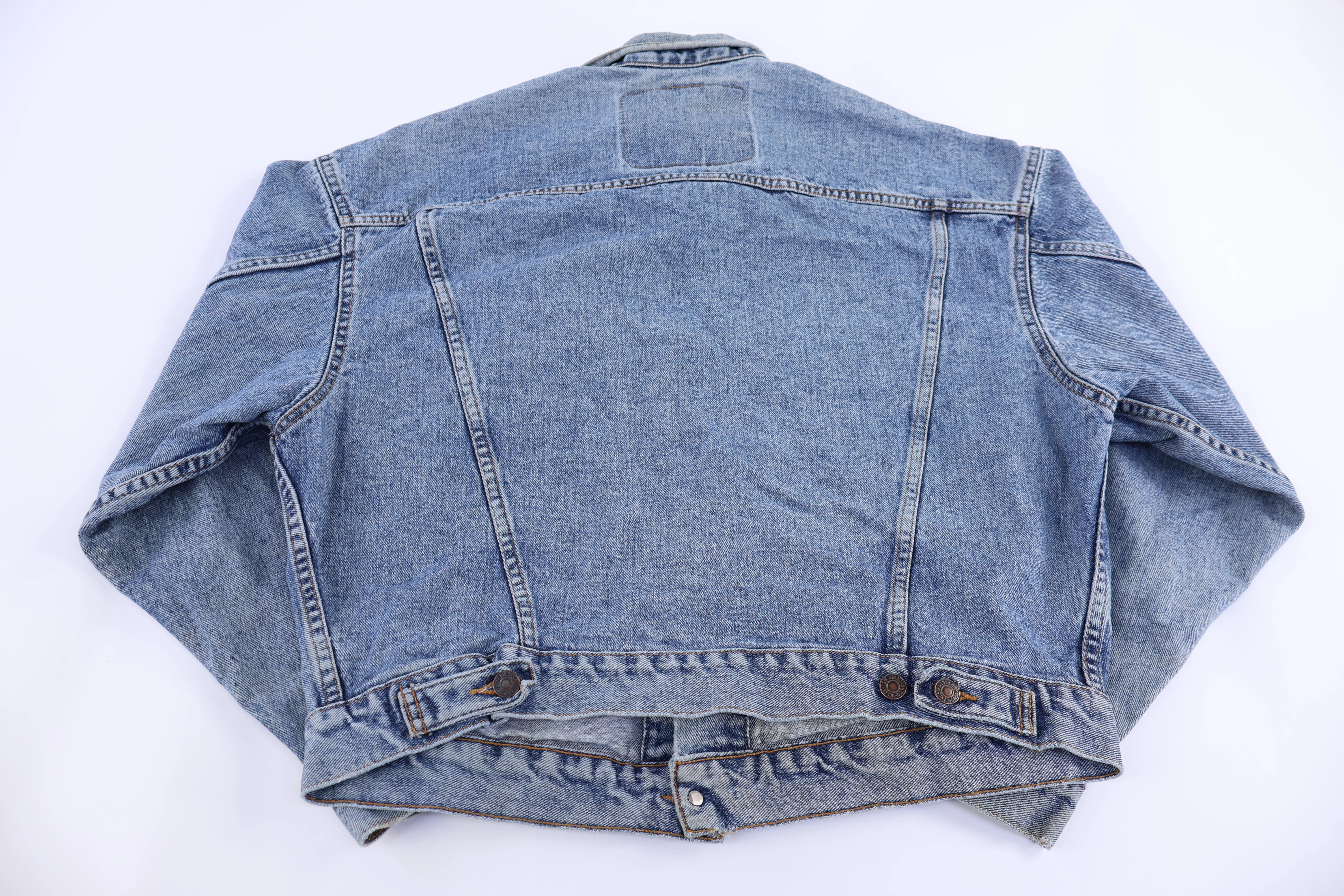 90's Levi's Light Wash Denim Jacket - Image 2