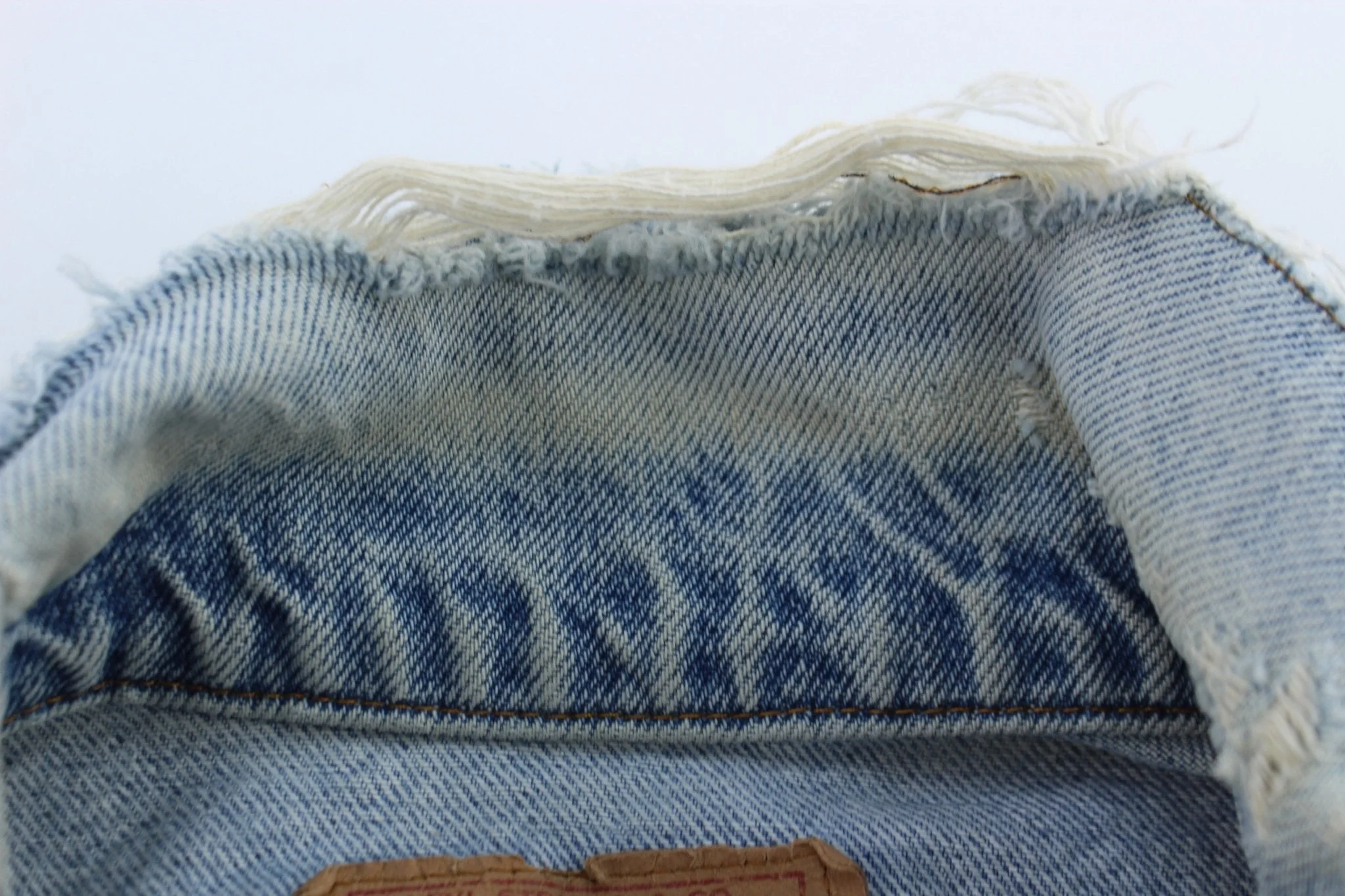 90's Levi's Light Wash Denim Trucker Jacket - Image 3