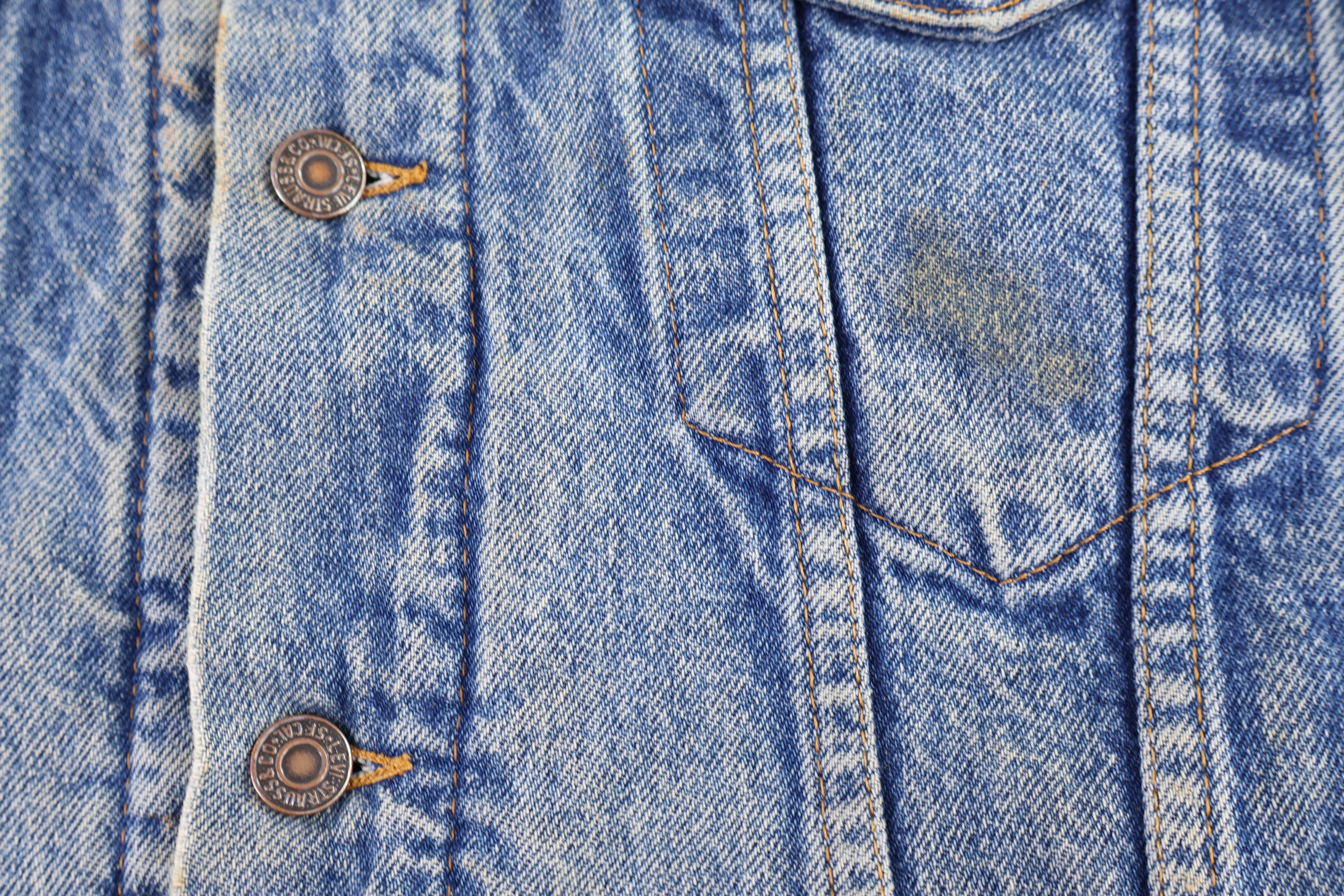 90's Levi's Medium Wash Blanked Lined Jacket - Image 3