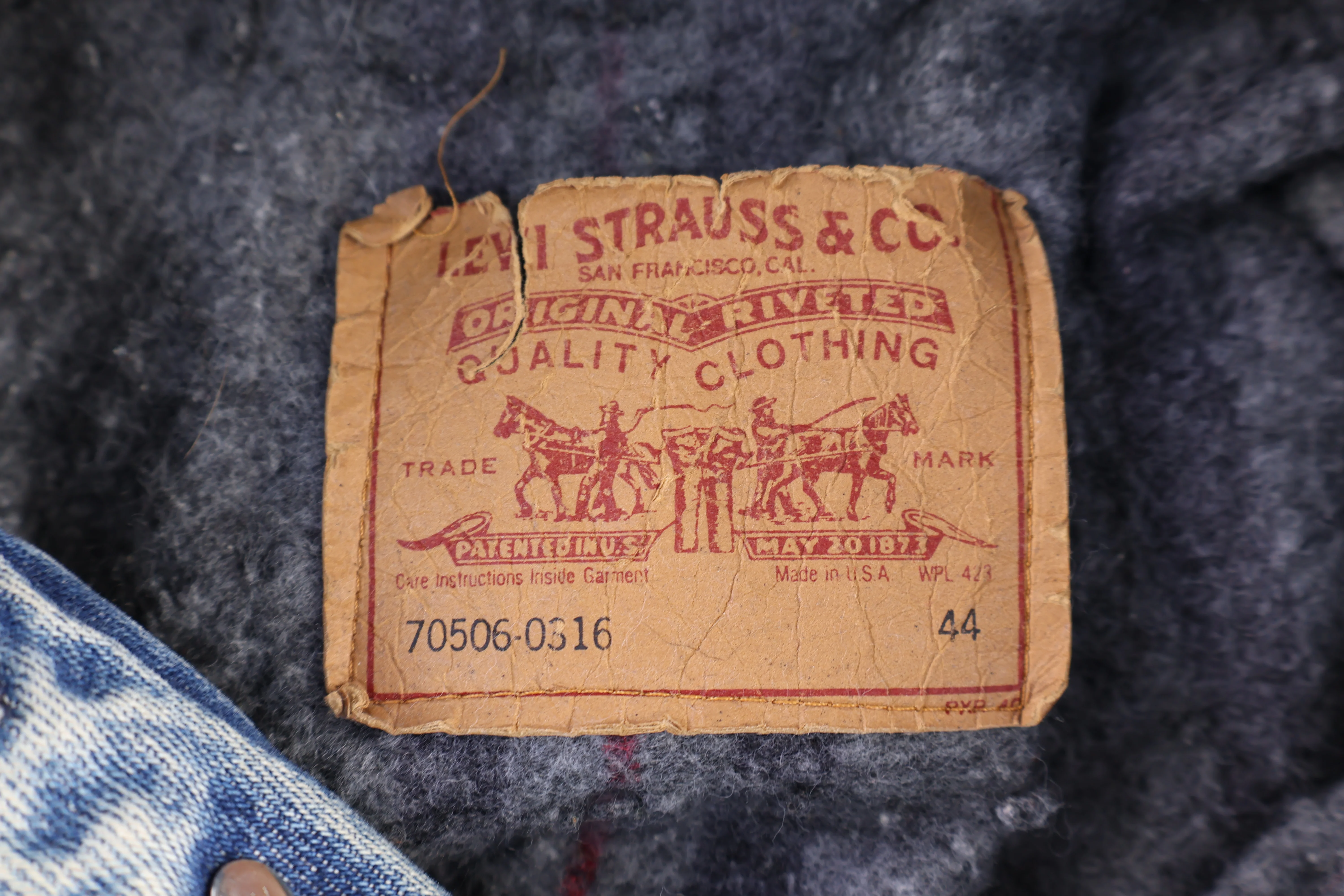 90's Levi's Medium Wash Blanked Lined Jacket - Image 4