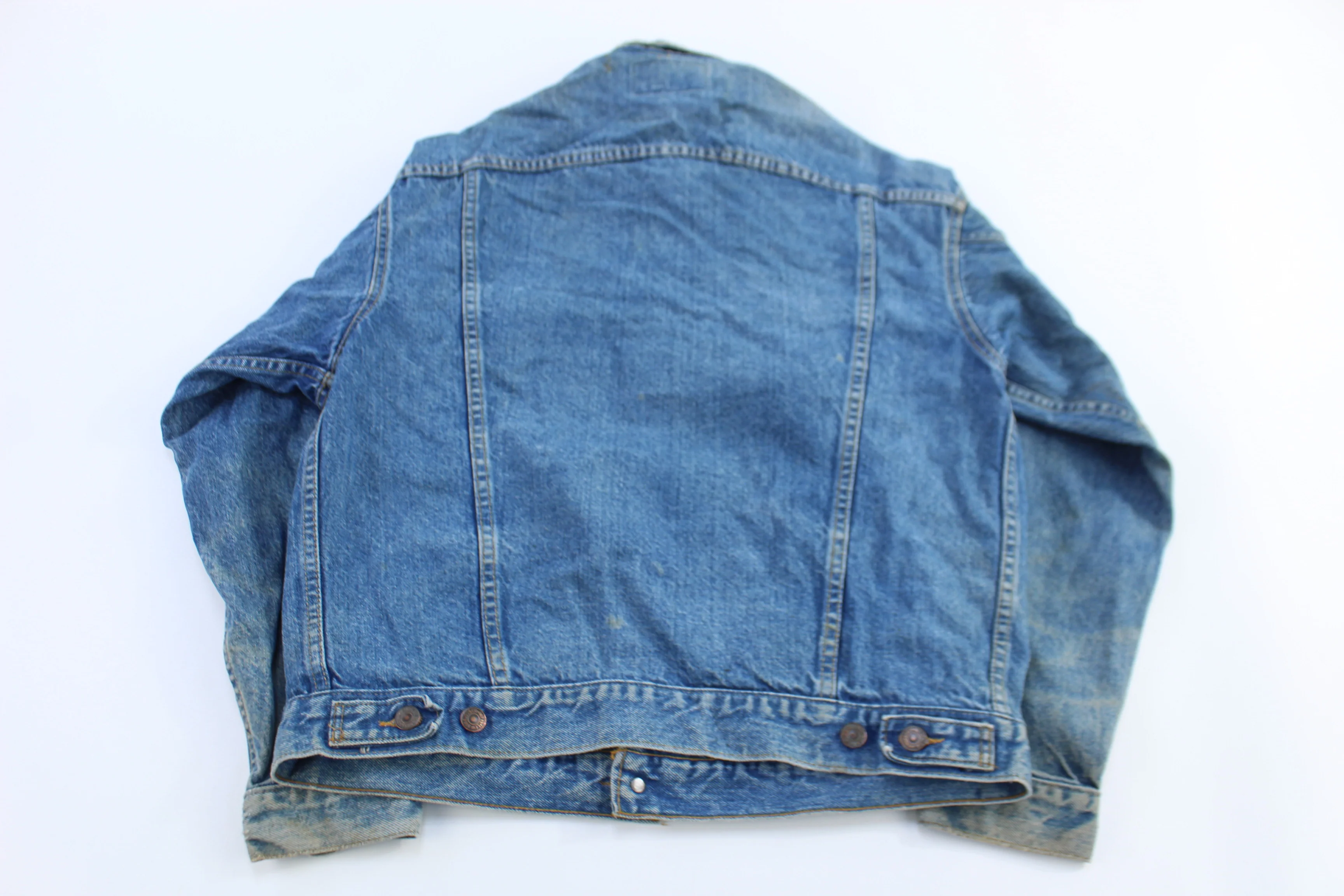 90's Levi's Medium Wash Denim Jacket - Image 2