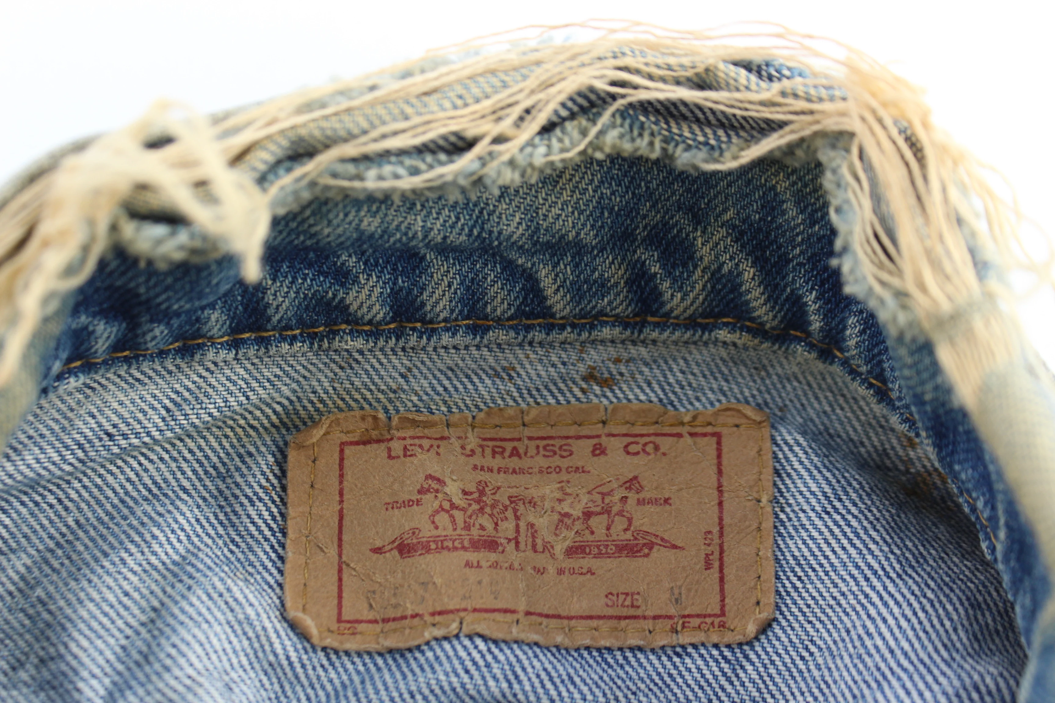 90's Levi's Medium Wash Denim Jacket - Image 3