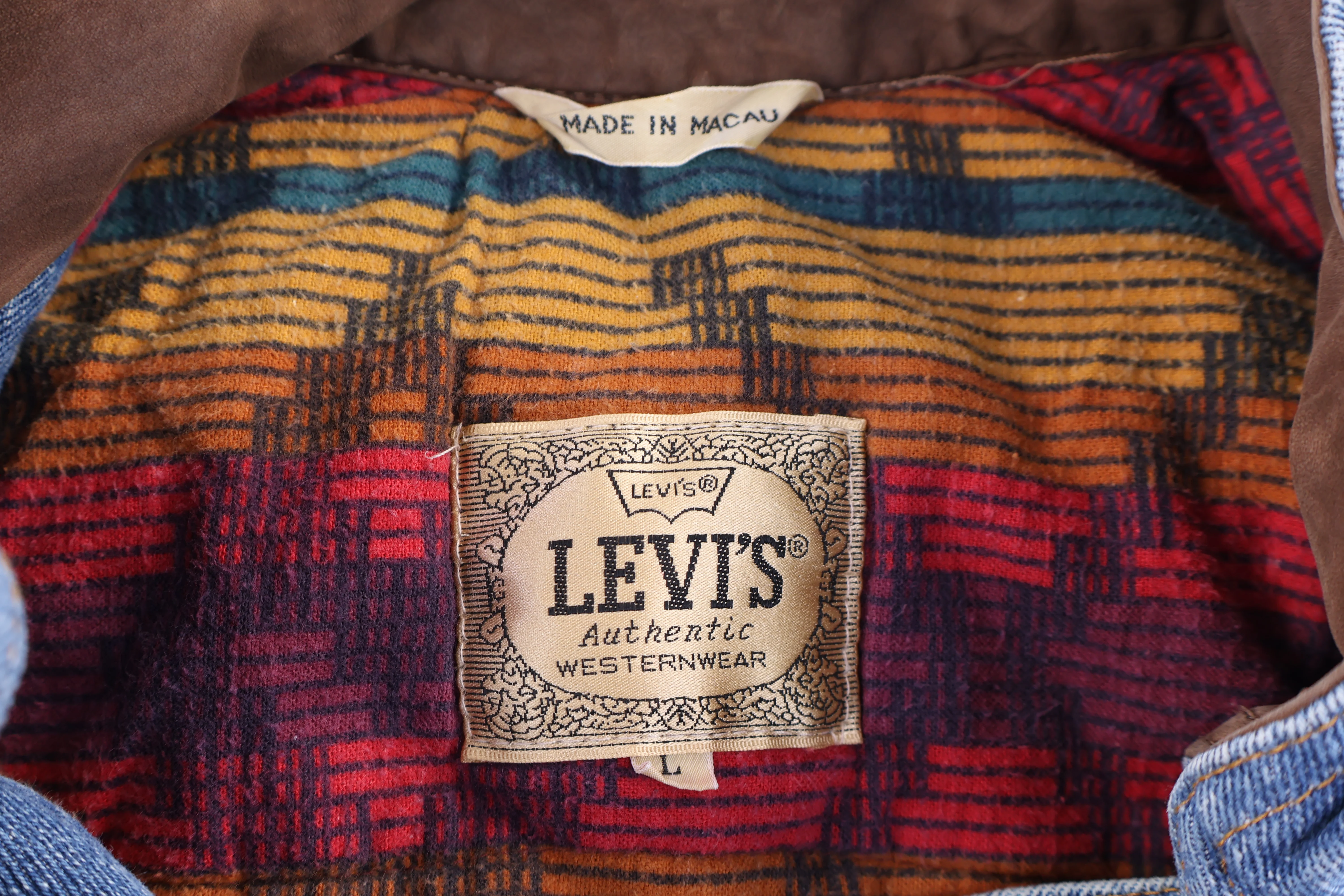 90's Levi's Medium Wash Denim Jacket - Image 4