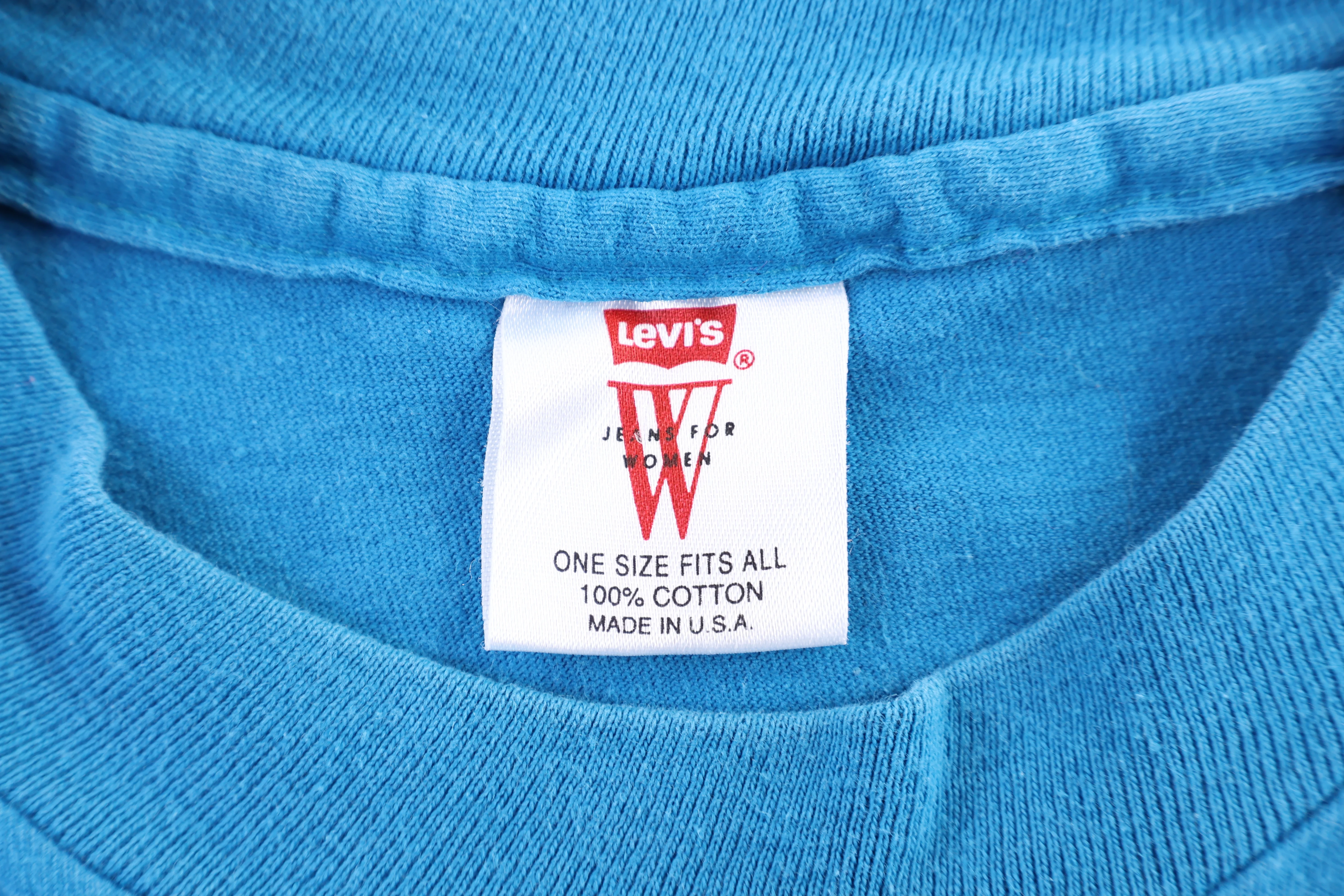 90's Levi's Originals T-shirt - Image 4