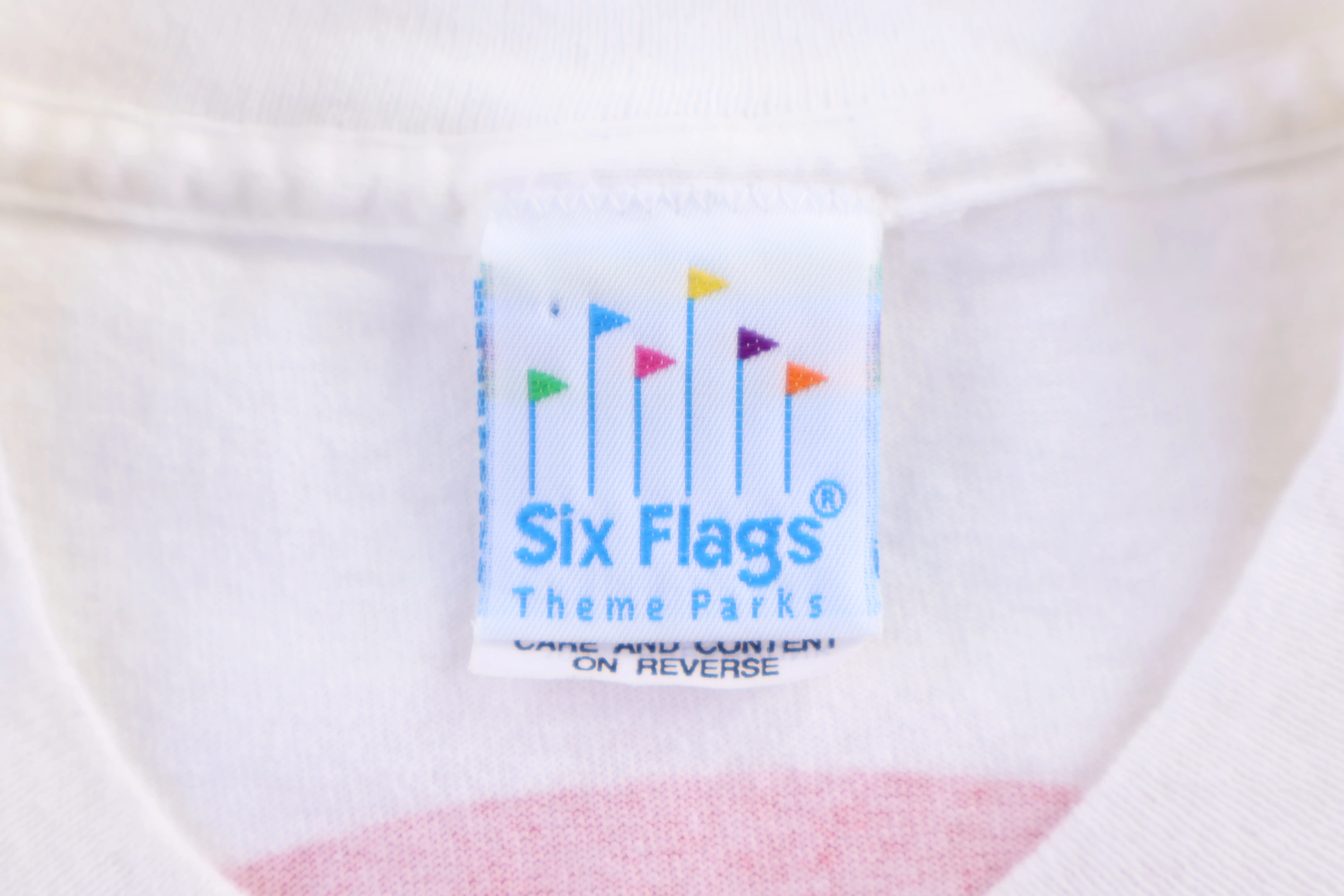 90's Looney Tunes Six Flags T-shirt - Image 4