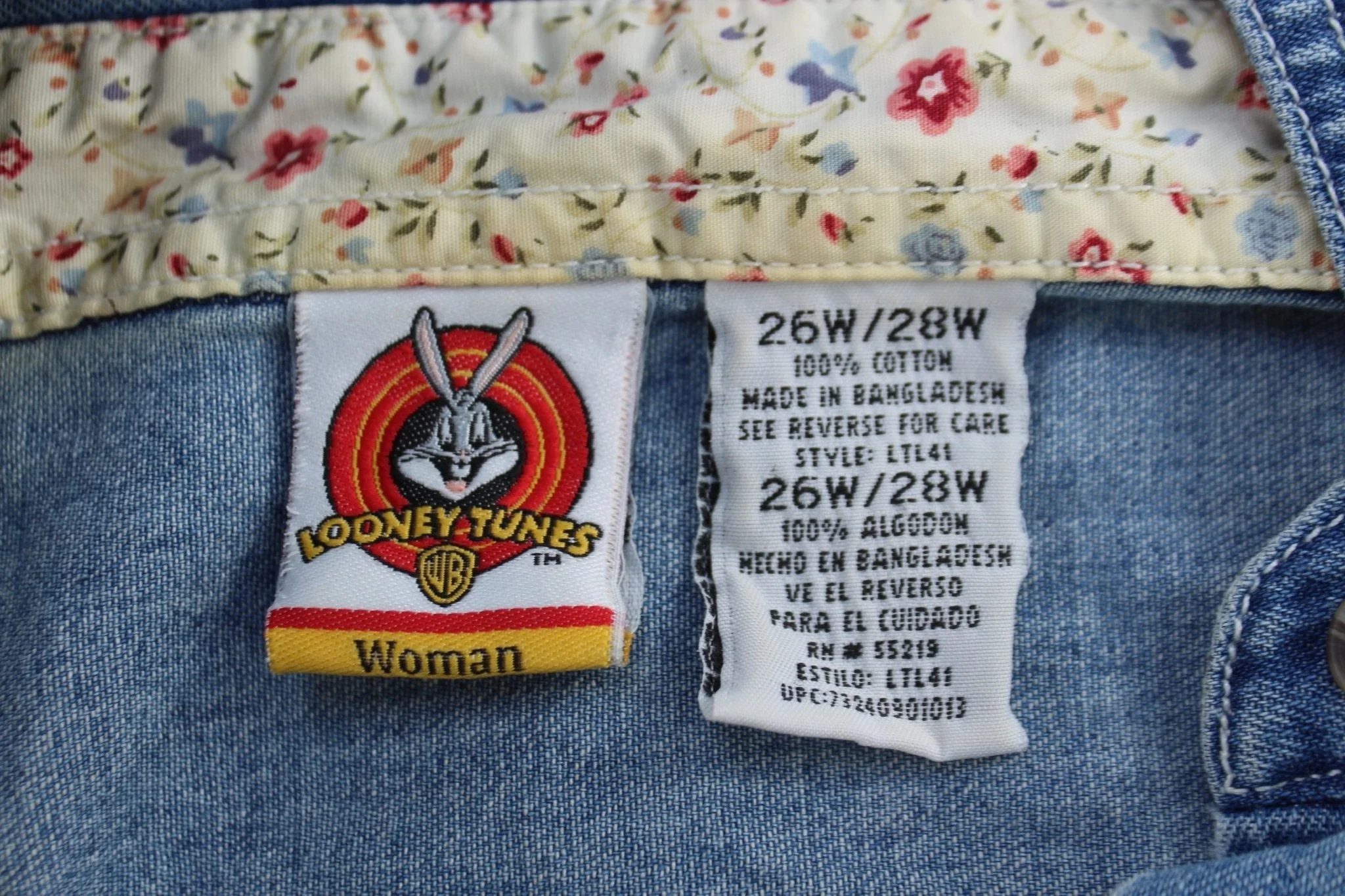 90's Looney Tunes Tweety Bird Stuff It Button Down - Image 4