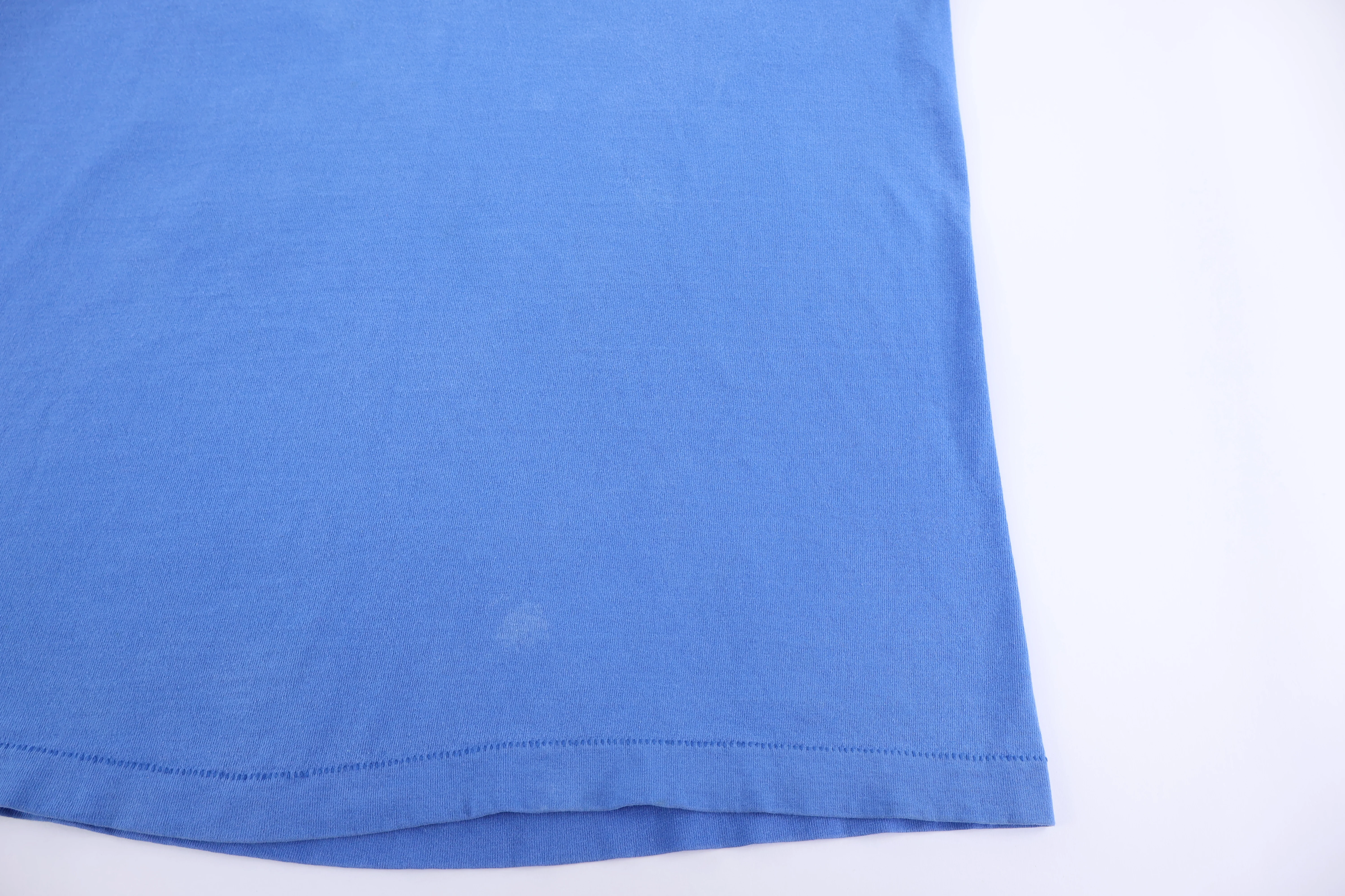 90's Marlboro Wolf Graphic T-shirt - Image 3