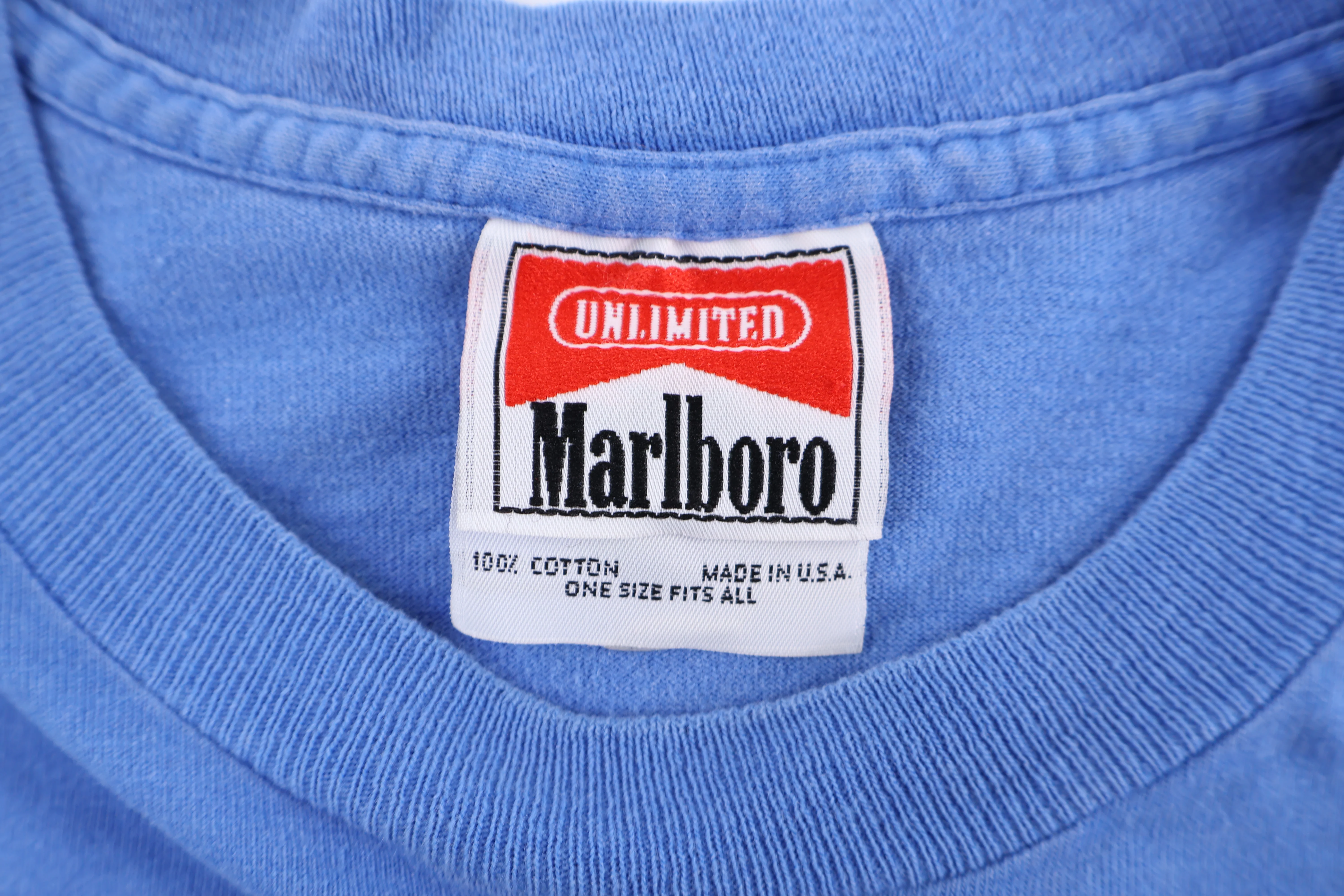 90's Marlboro Wolf Graphic T-shirt - Image 4