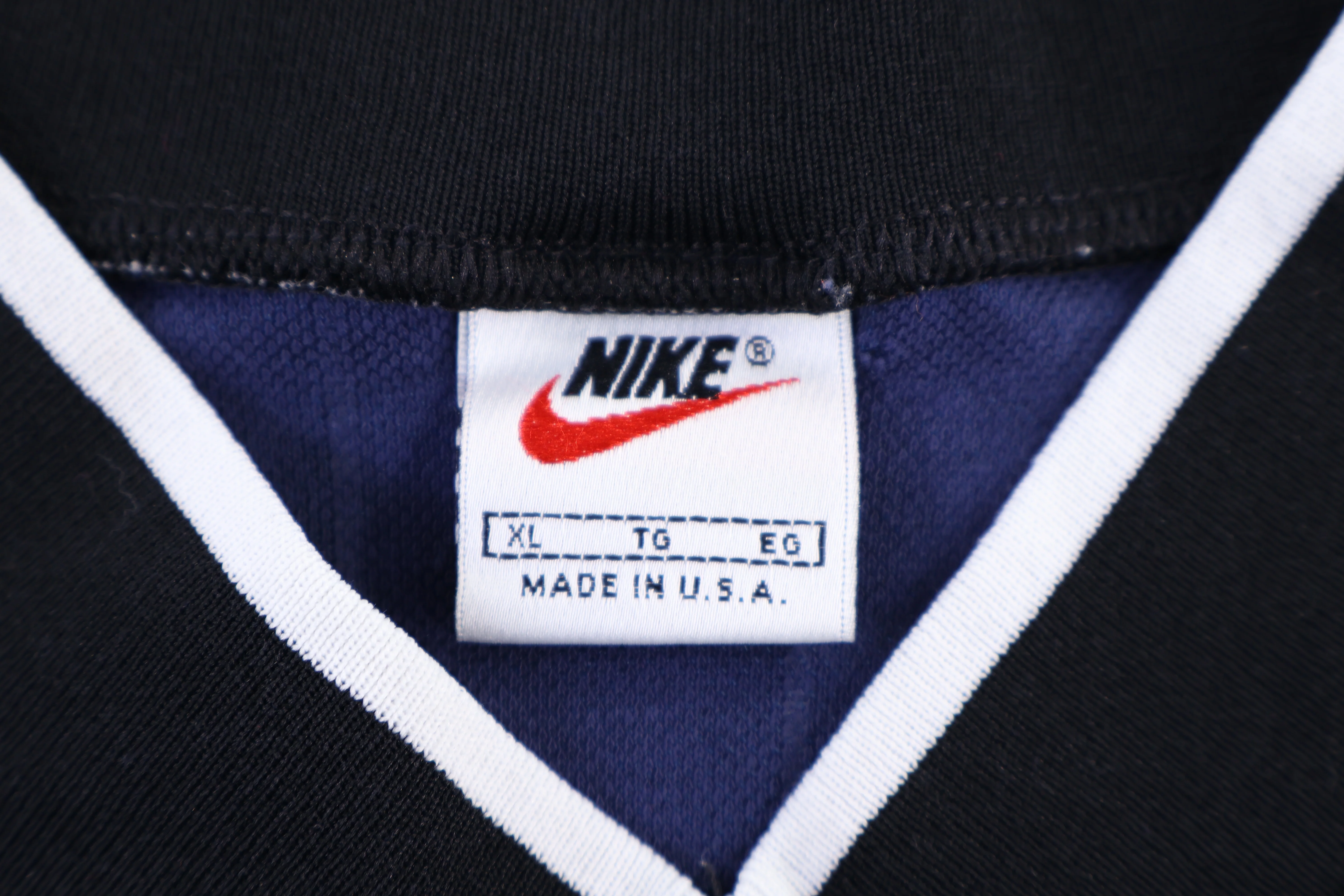 90's Nike Embroidered Logo Navy Blue Jersey - Image 3