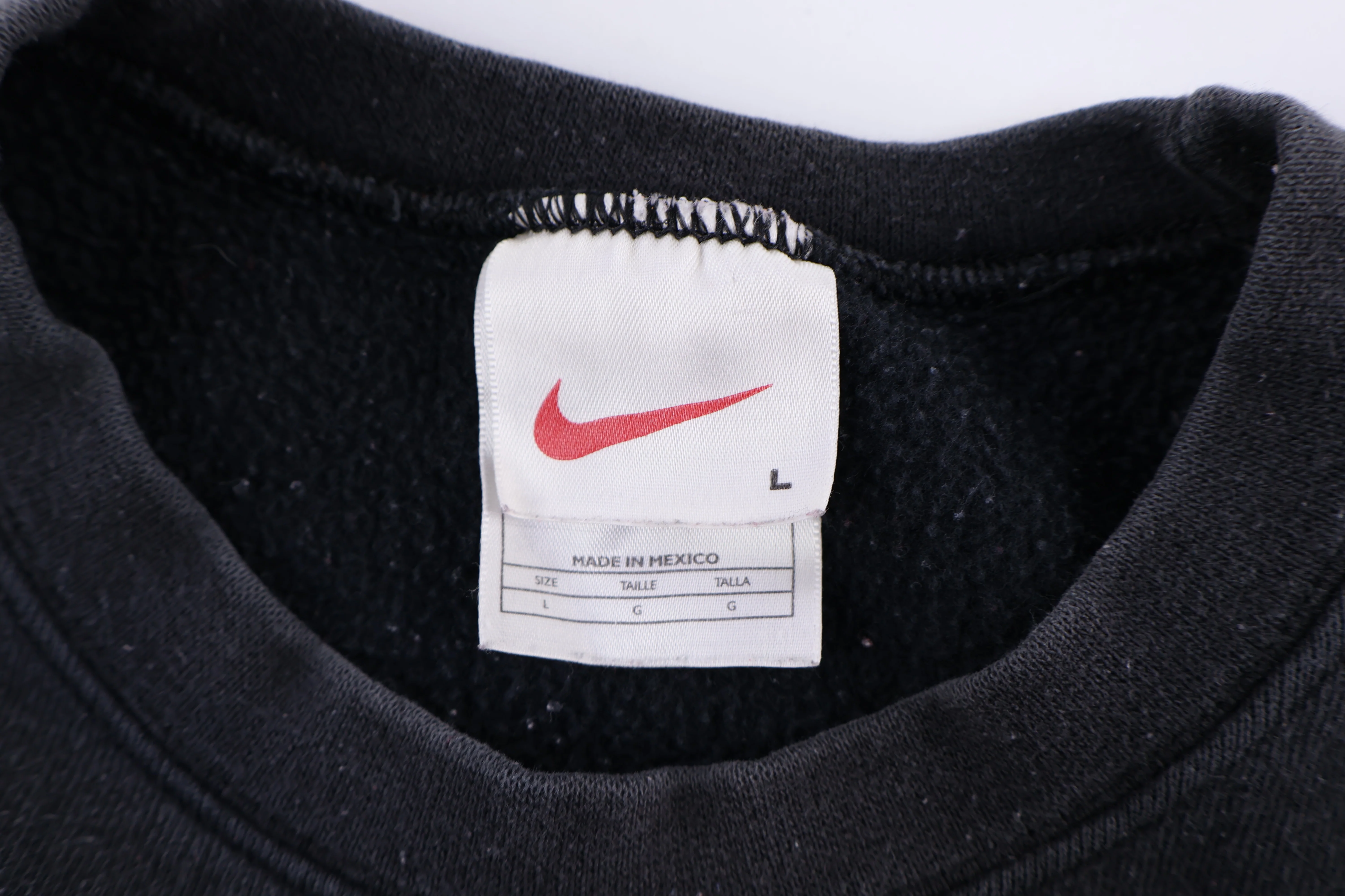 90's Nike Embroidered Logo Sweatshirt - Image 4