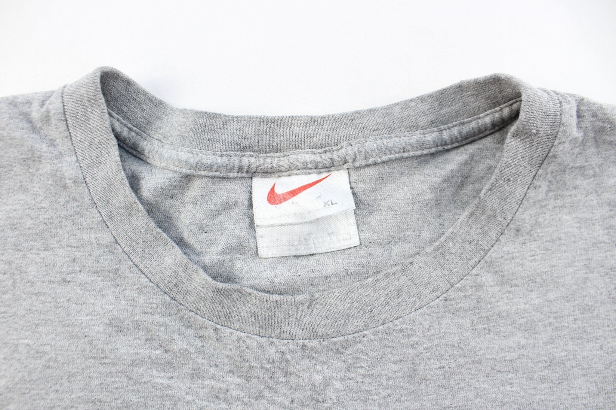 90's Nike Logo Grey T-Shirt - Image 3