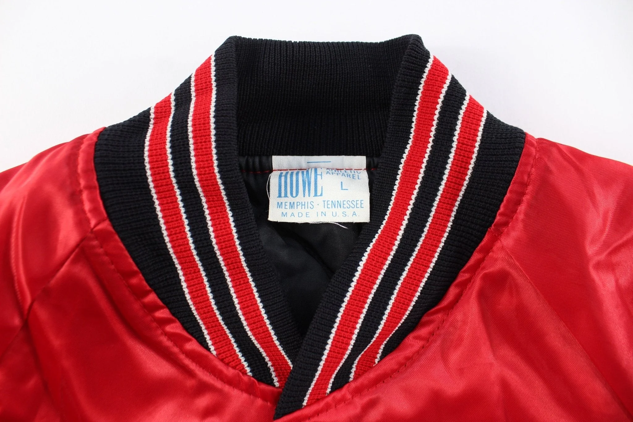 90's Primetime Embroidered Leon's Bulls Bomber Jacket - Image 3