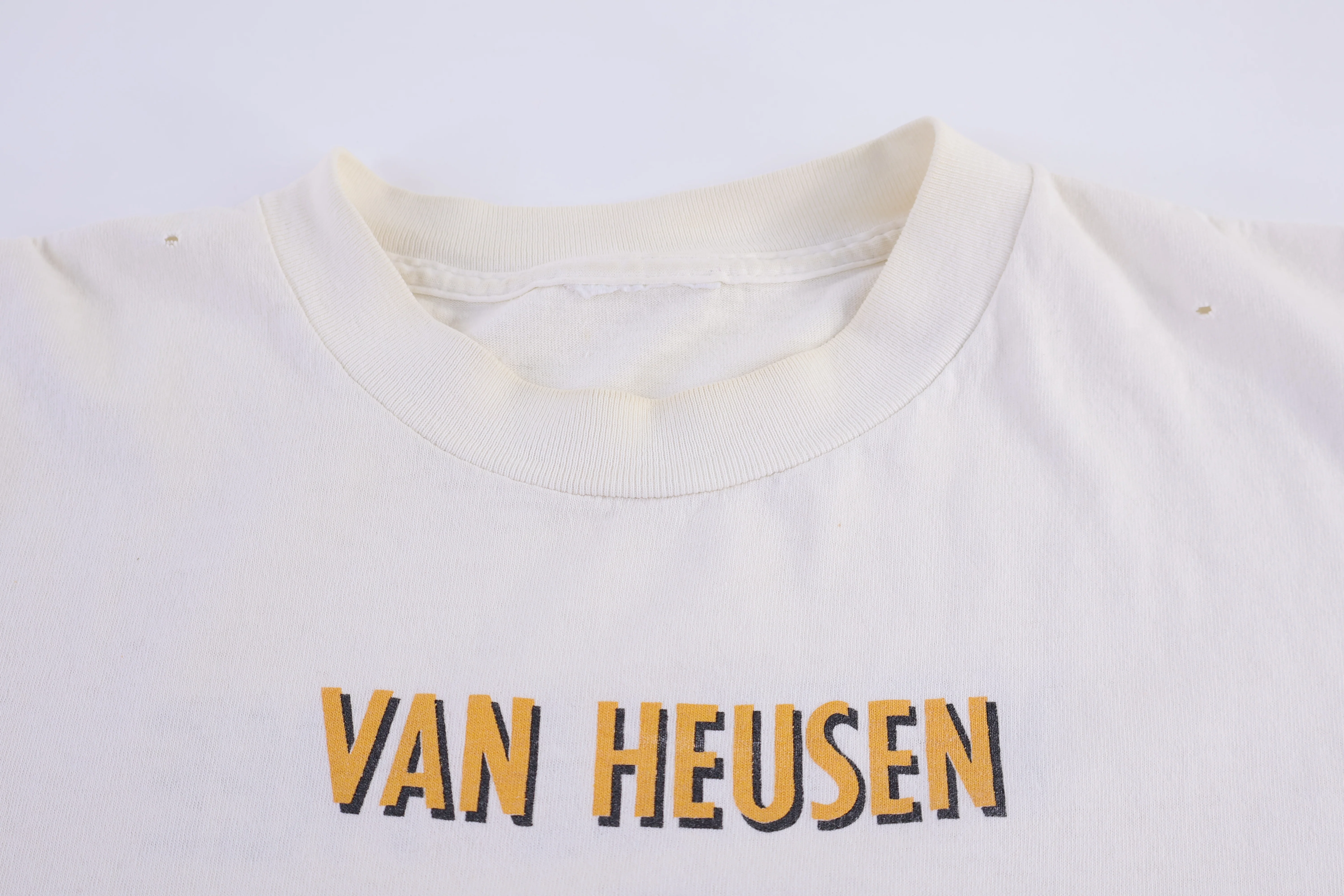 90's Van Heusen Graphic T-shirt - Image 3