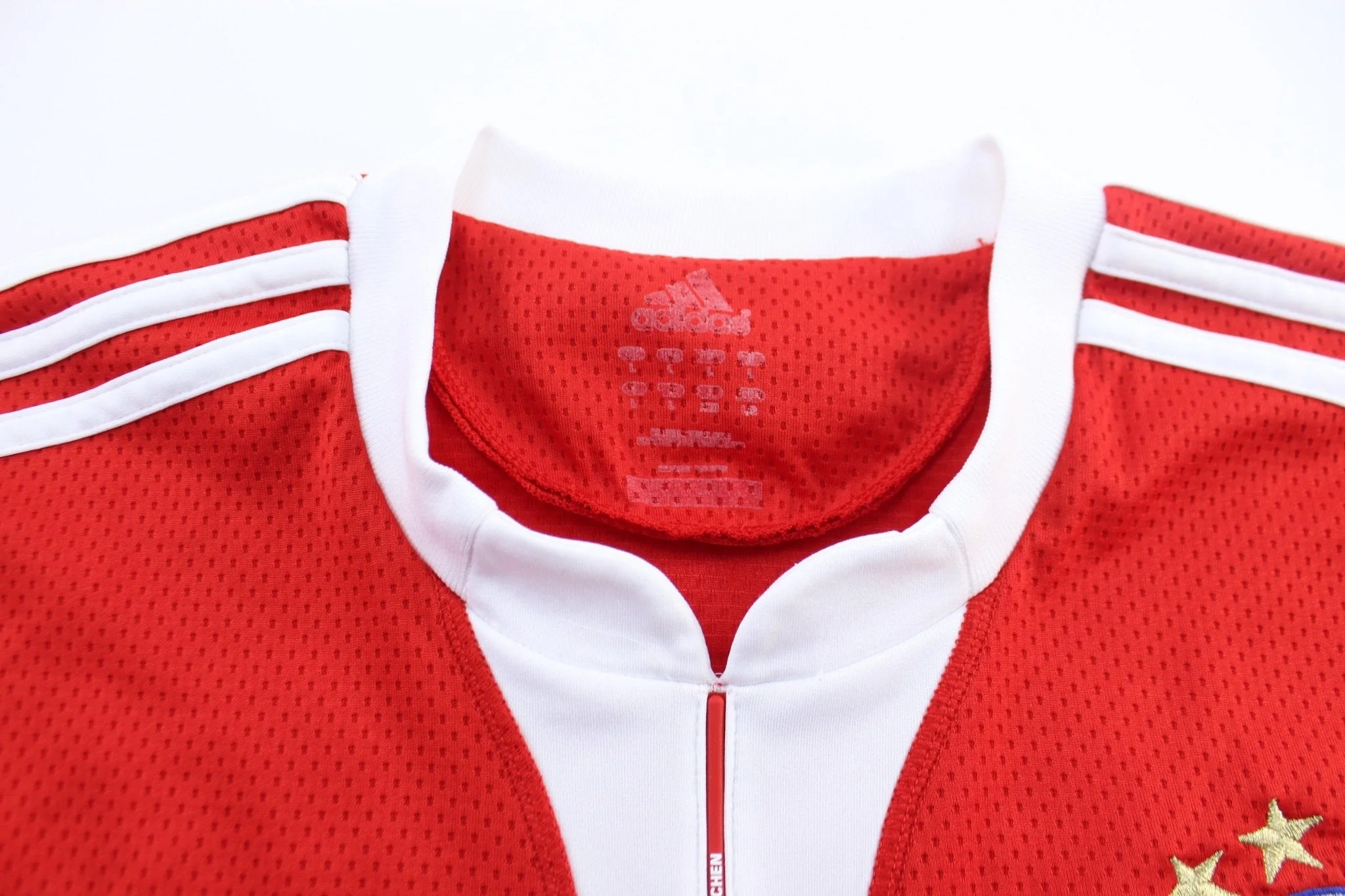 Adidas Embroidered Logo FC Bayern Munchen #17 Drew Soccer Jersey - Image 3