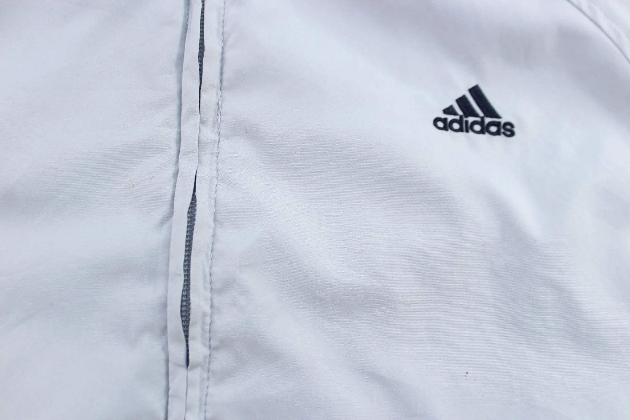 Adidas Embroidered Logo Light Grey & Black Zip Up Jacket - Image 4