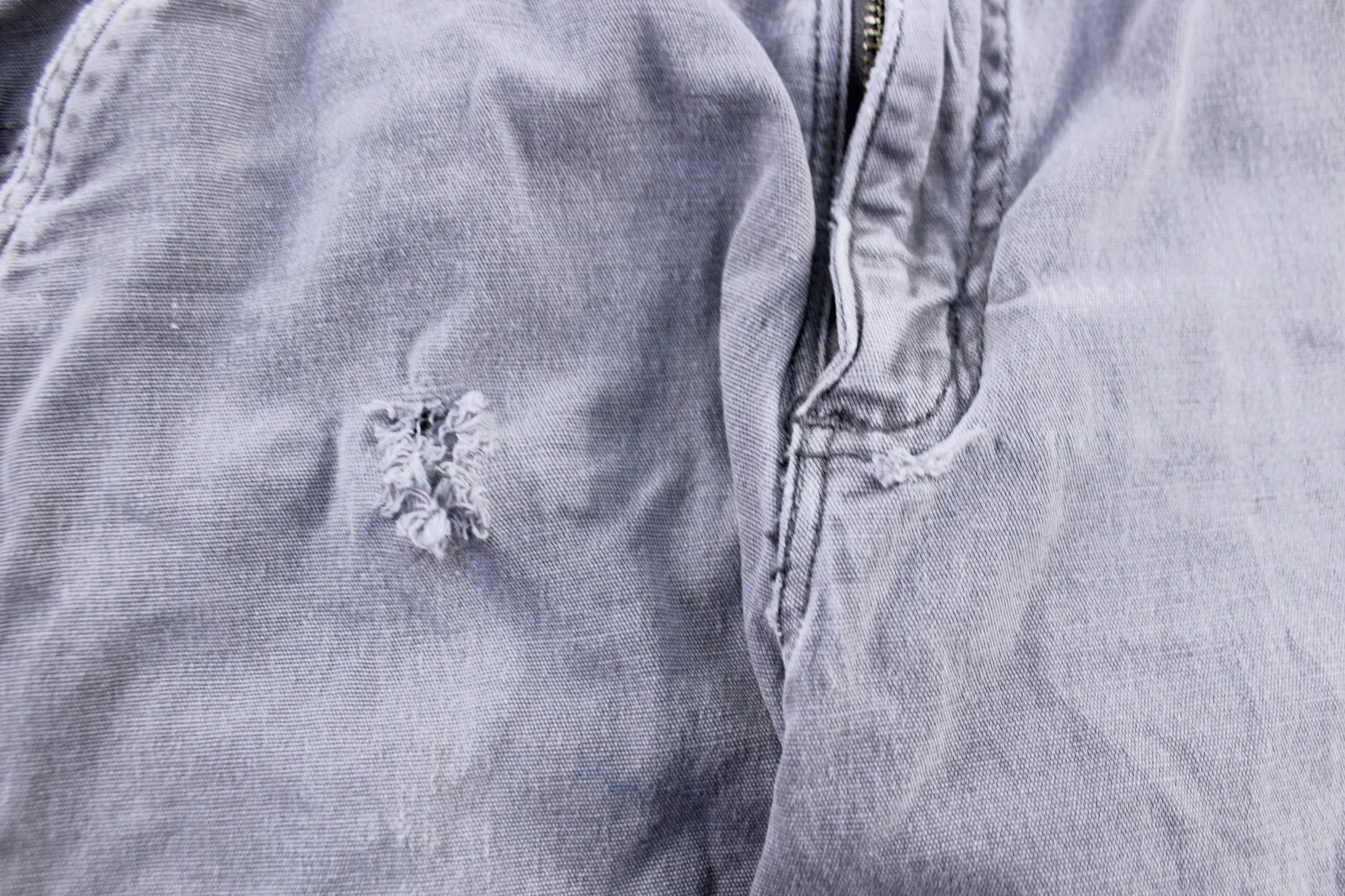 Carhartt Logo Patch Grey Pants - Image 4