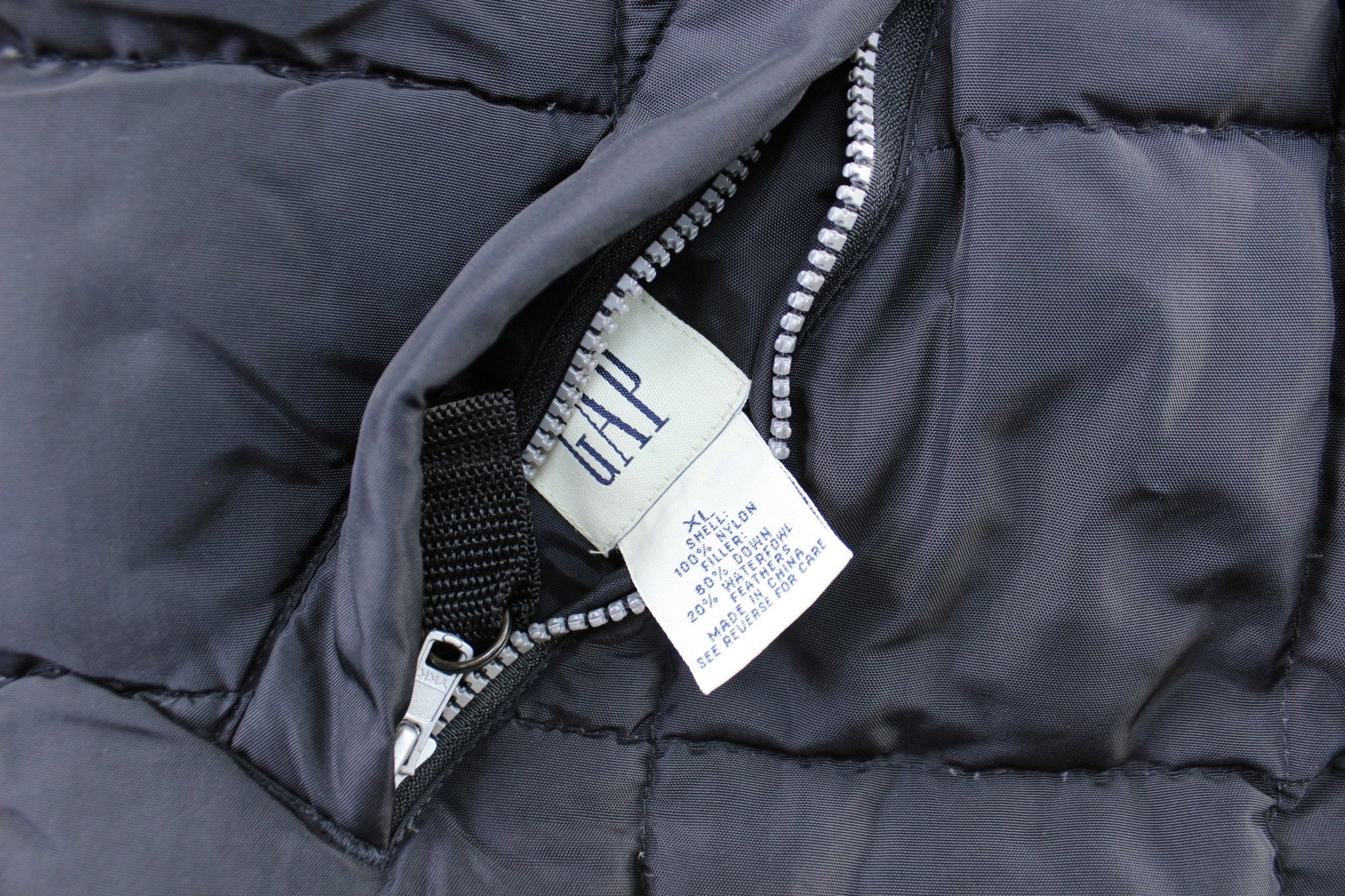90’s Gap Black & Silver Reversible Puffer Vest - Image 6