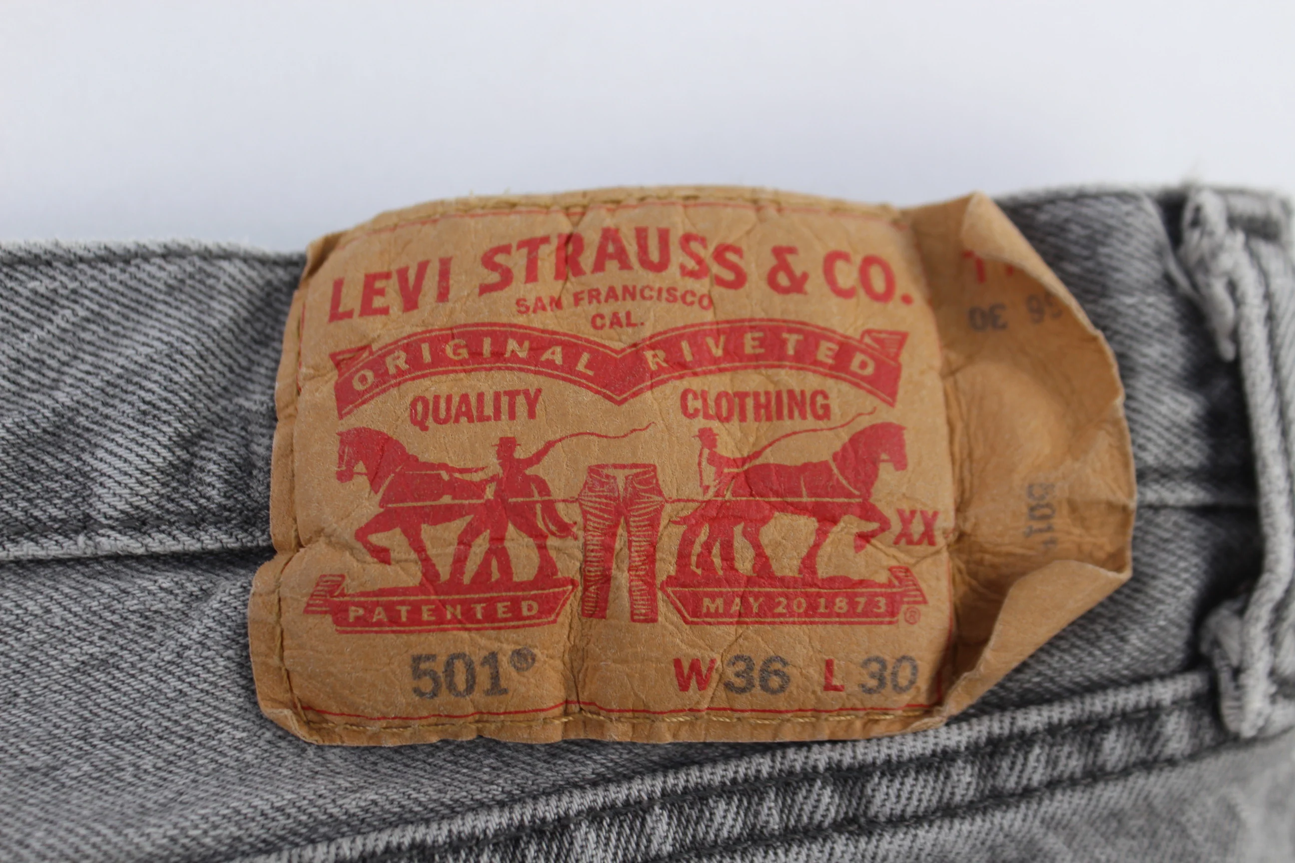 Levi's 501 Grey Denim Jeans - Image 4