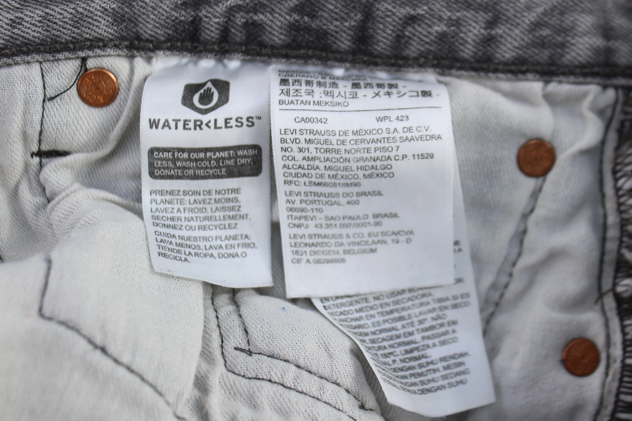Levi's 501 Grey Denim Jeans - Image 5