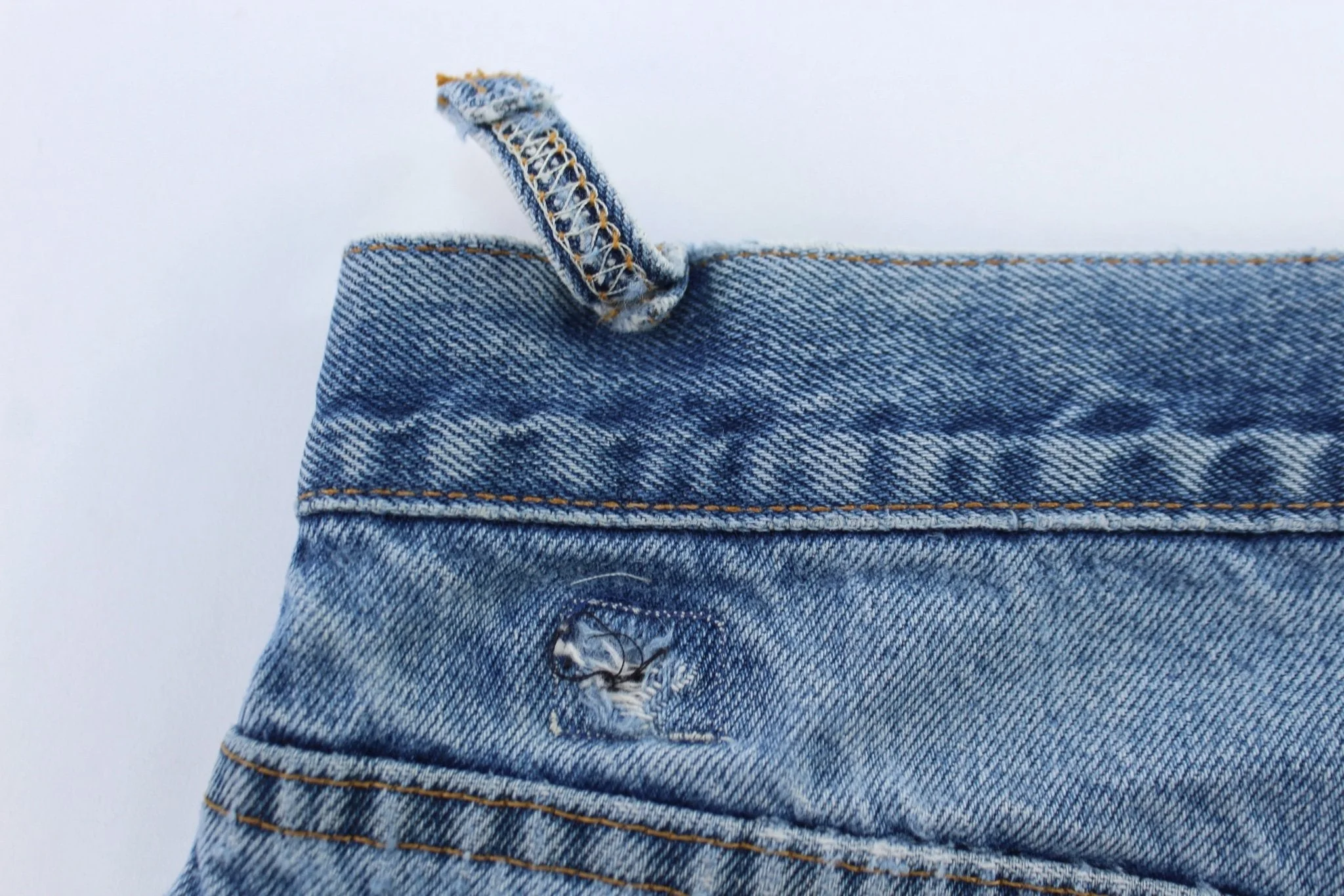 Levi's 505 Medium Wash Denim Jeans - Image 3