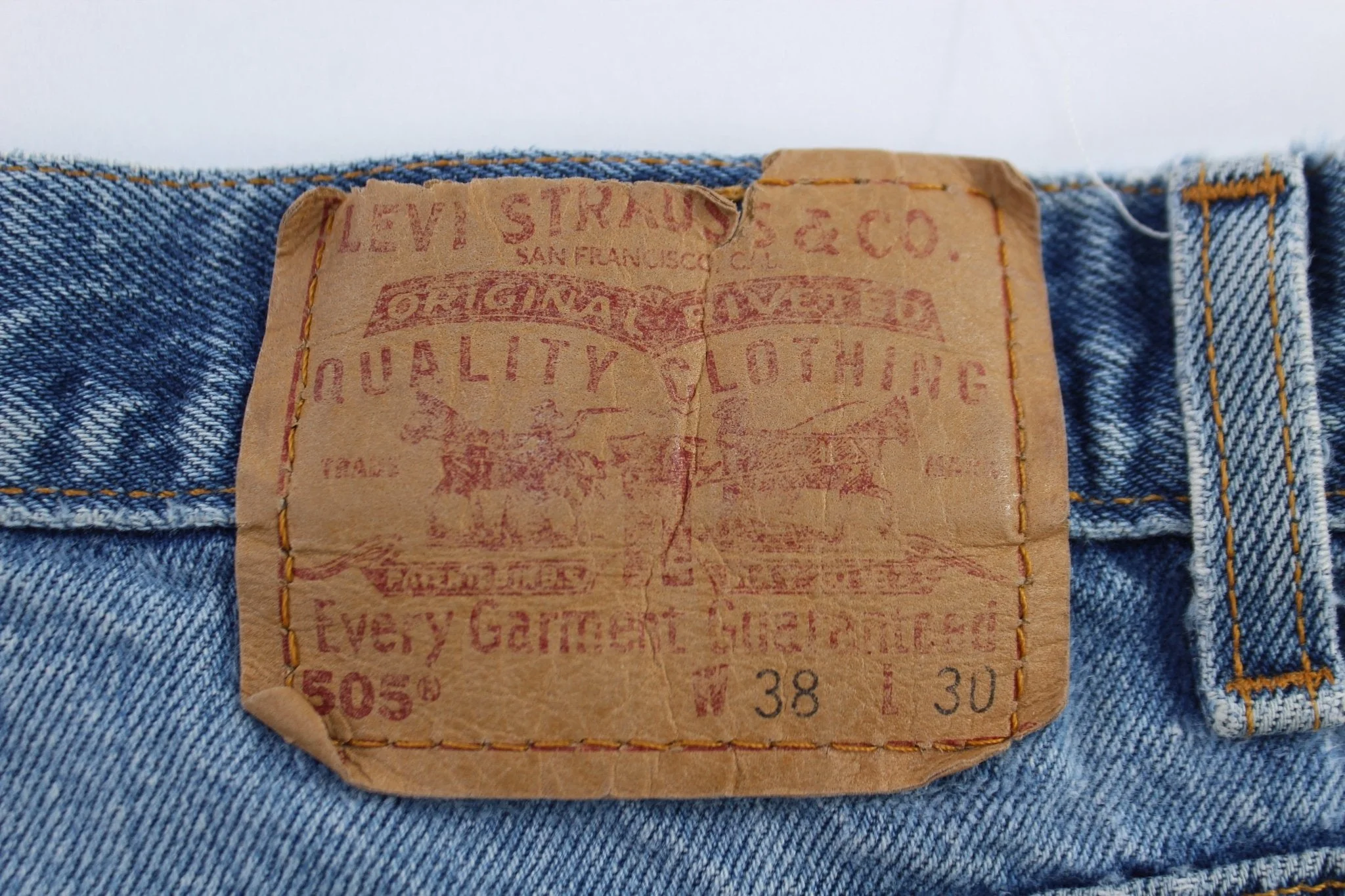 Levi's 505 Medium Wash Denim Jeans - Image 4