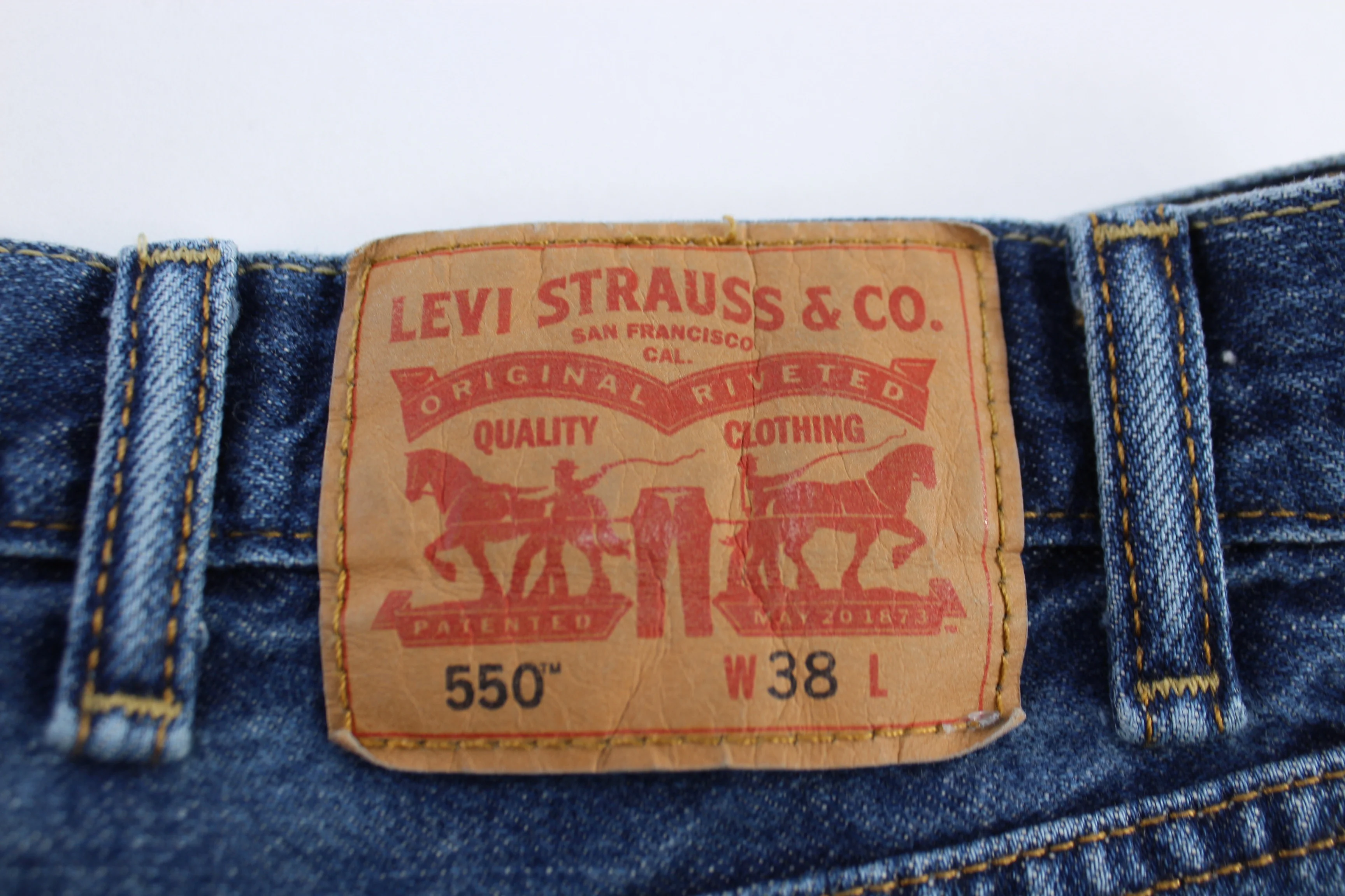 Levi's 550 Dark Wash Denim Shorts - Image 3