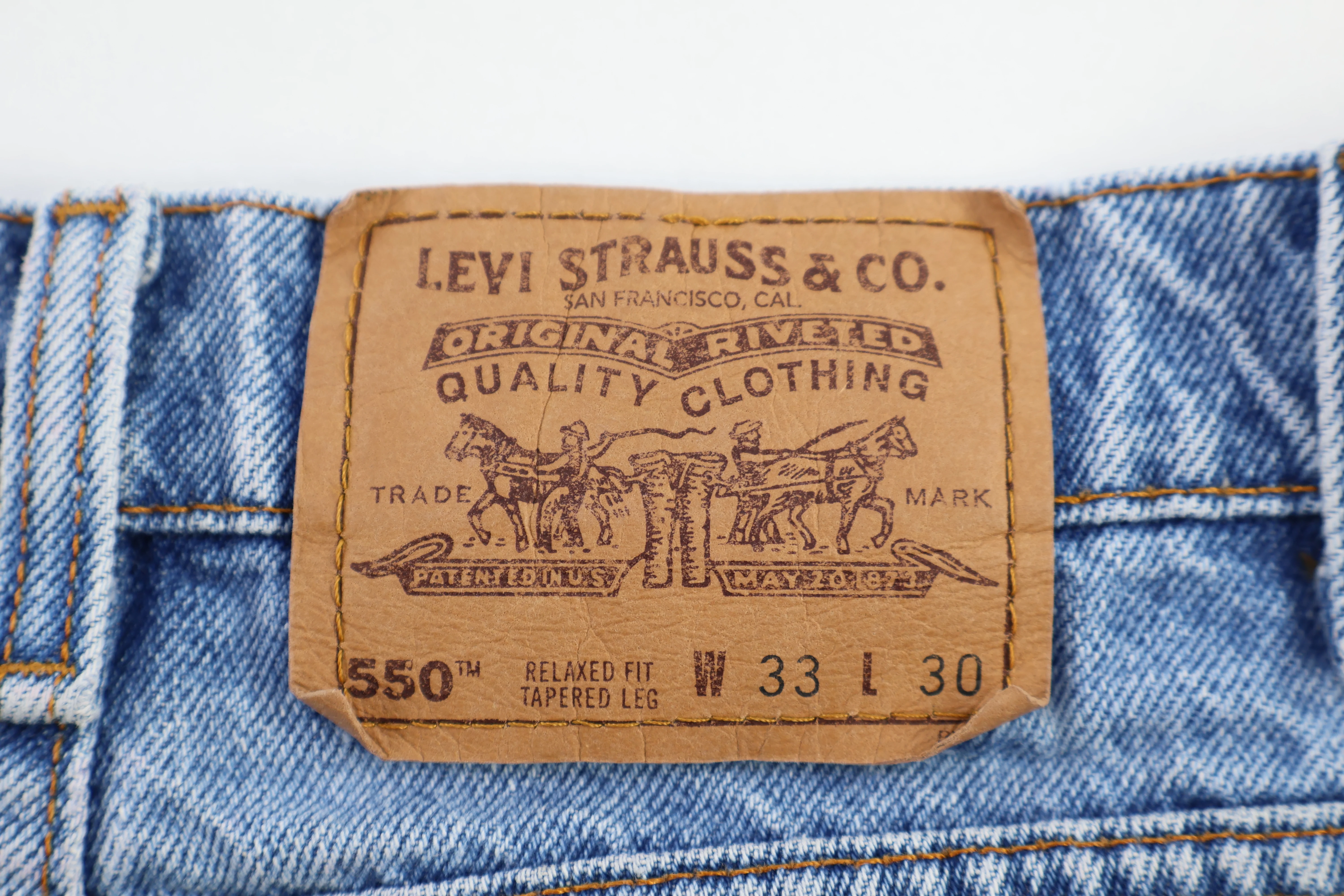Levi's 550 Light Wash Denim Jeans - Image 4