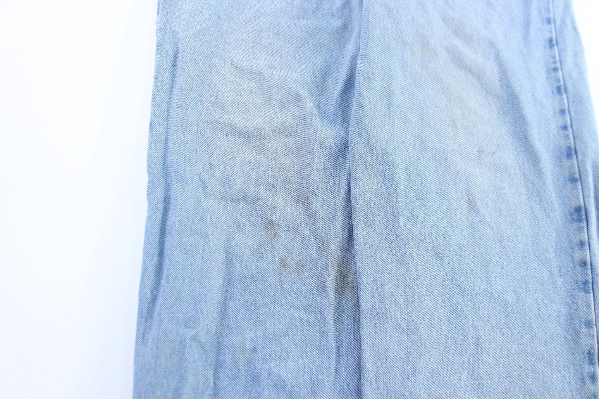 Levi's 550 Light Wash Denim Jeans - Image 3