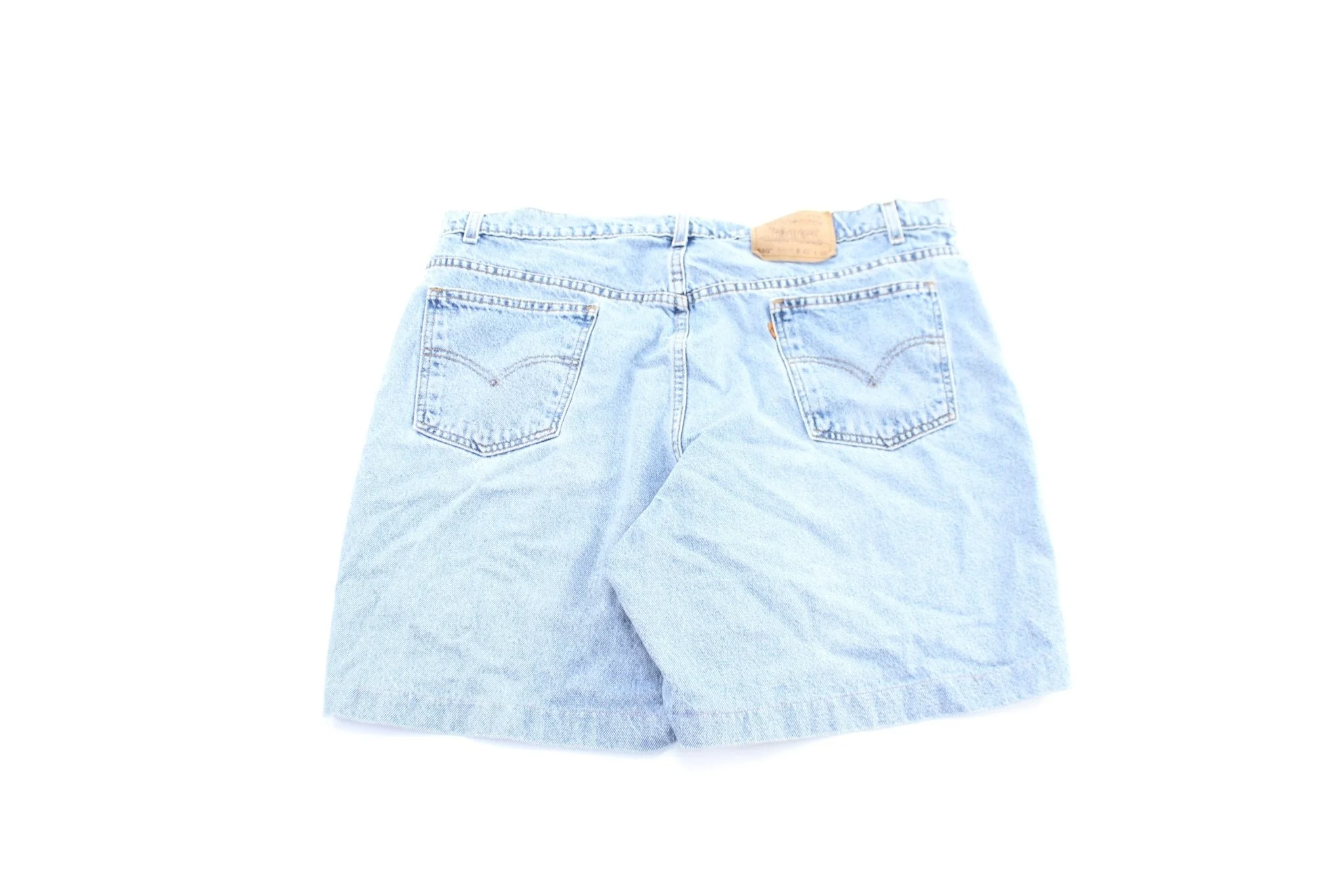 Levi's 550 Light Wash Denim Shorts - Image 2