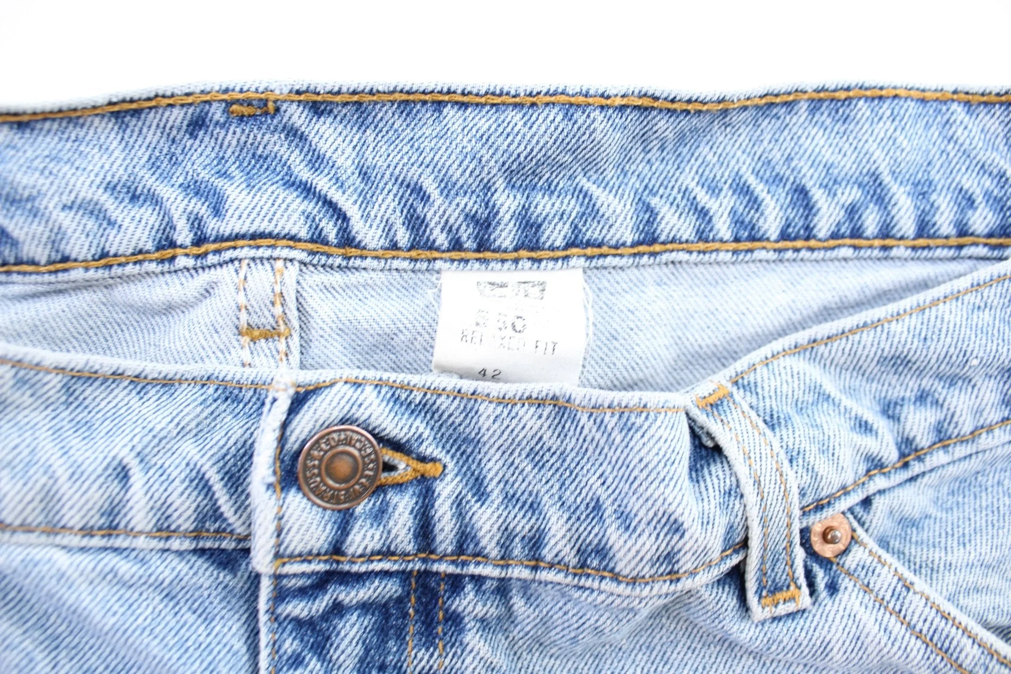 Levi's 550 Light Wash Denim Shorts - Image 4