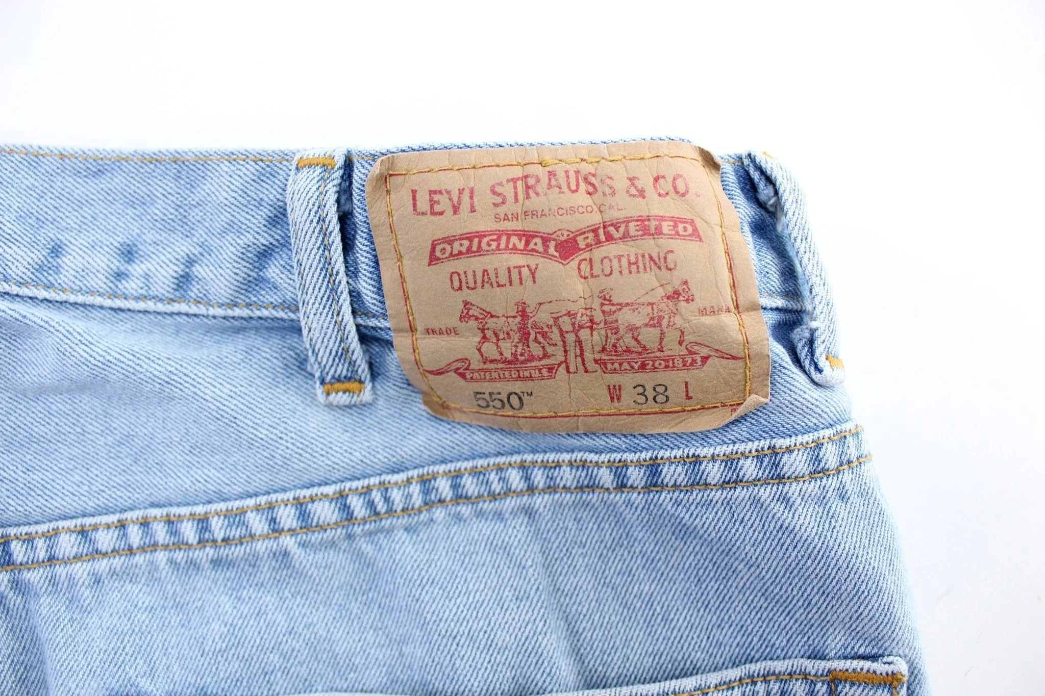 Levi's 550 Light Wash Denim Shorts - Image 3