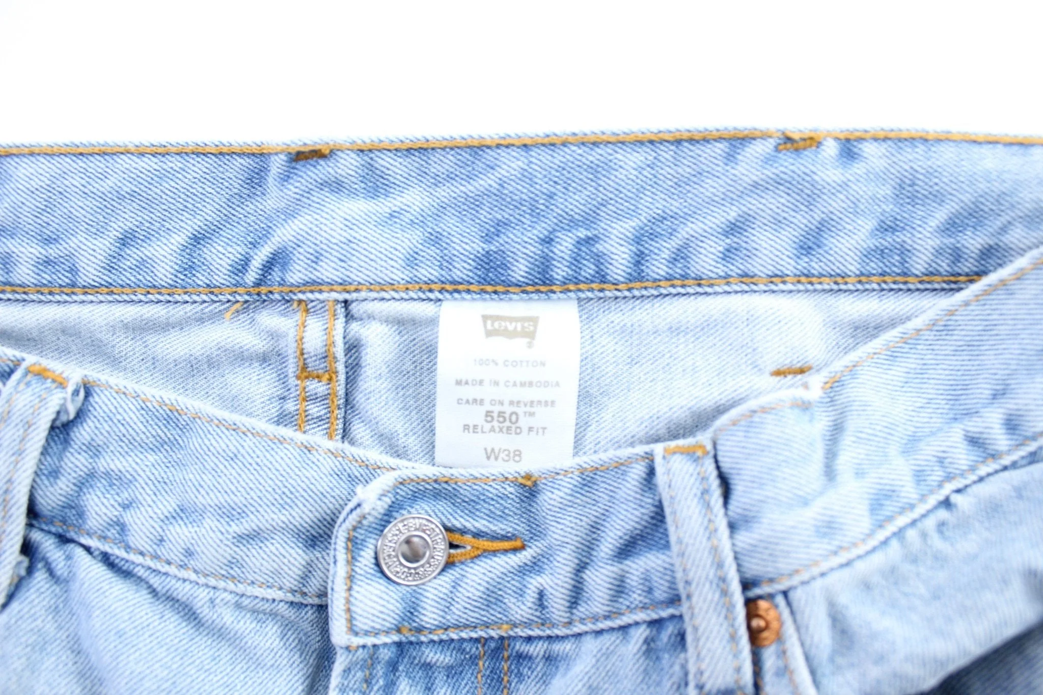 Levi's 550 Light Wash Denim Shorts - Image 4