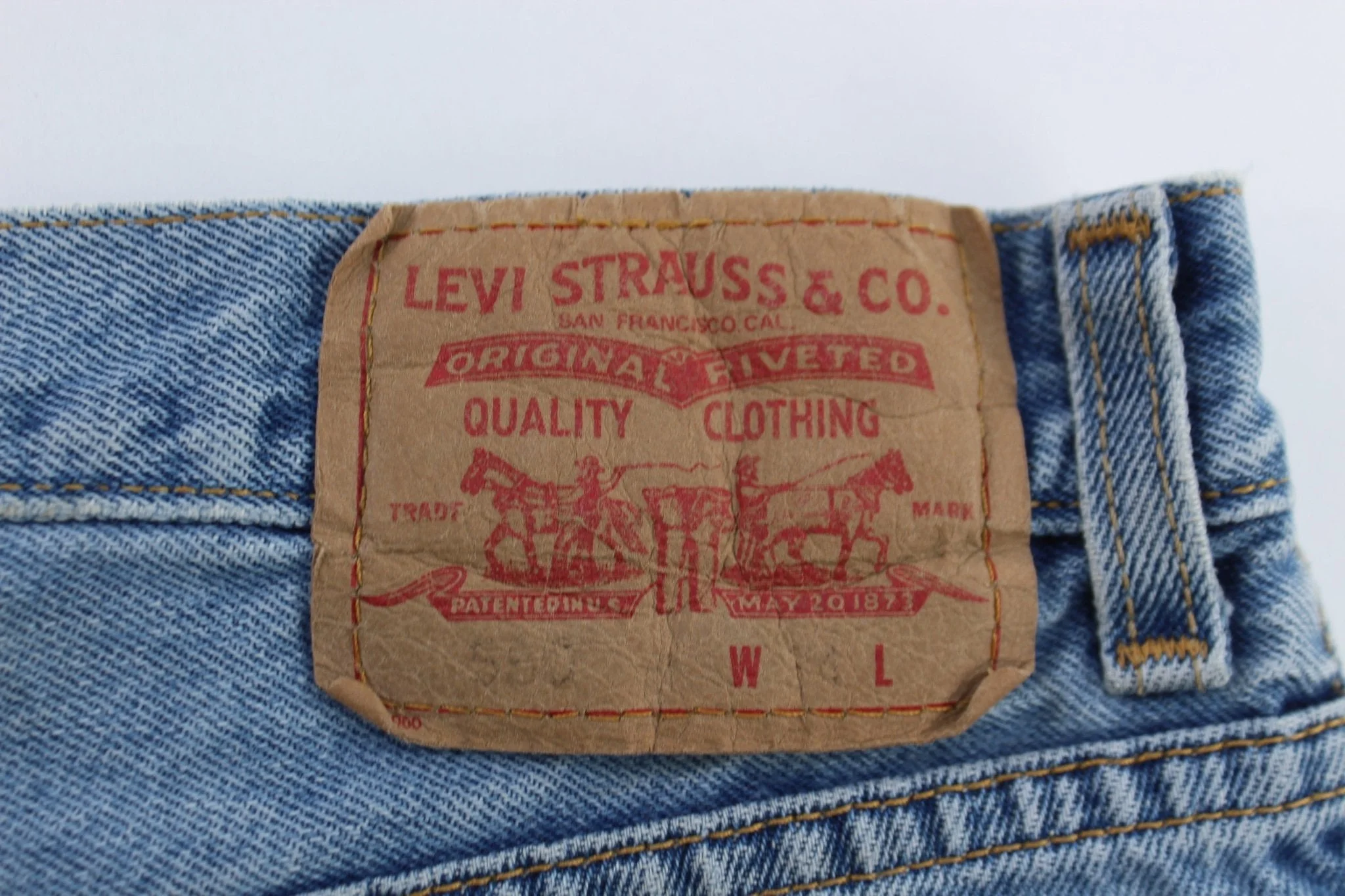 Levi's 550 Light Wash Denim Shorts - Image 3