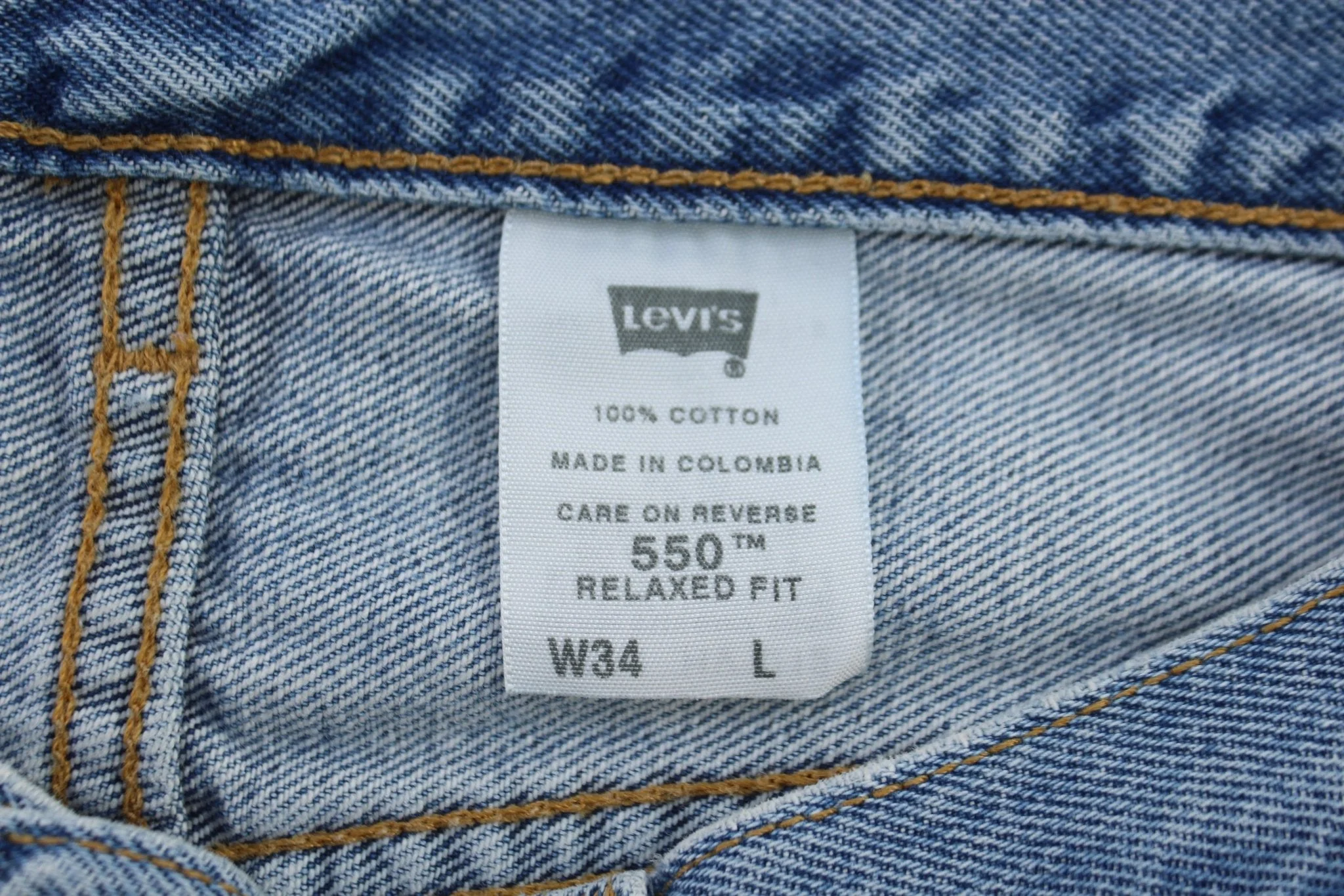 Levi's 550 Light Wash Denim Shorts - Image 4