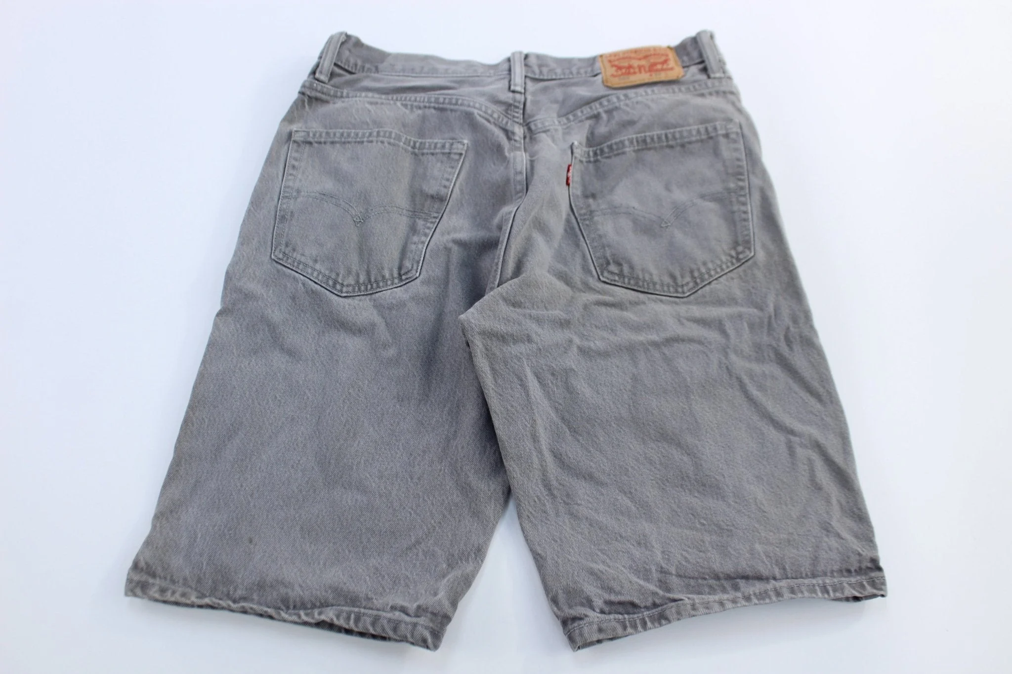 Levi's 5669 Grey Wash Denim Shorts - Image 2